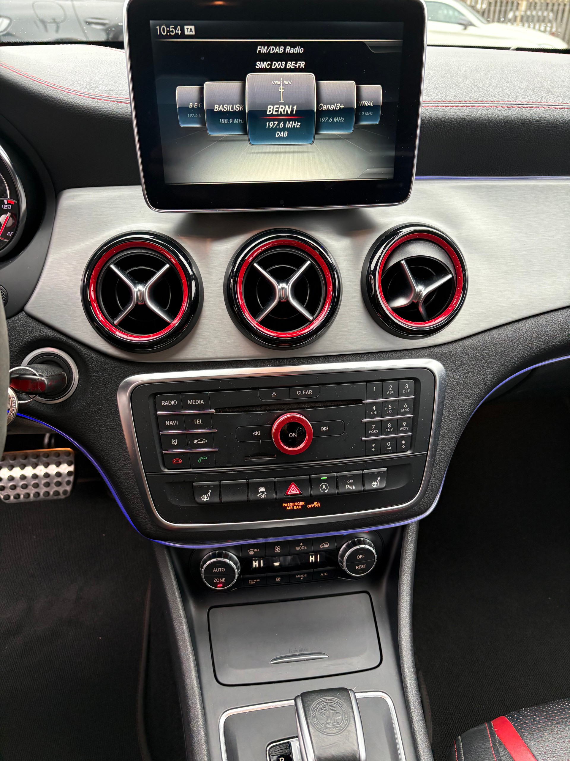 MERCEDES-BENZ CLA Shooting Brake 45 AMG 4Matic Speedshift-image-17