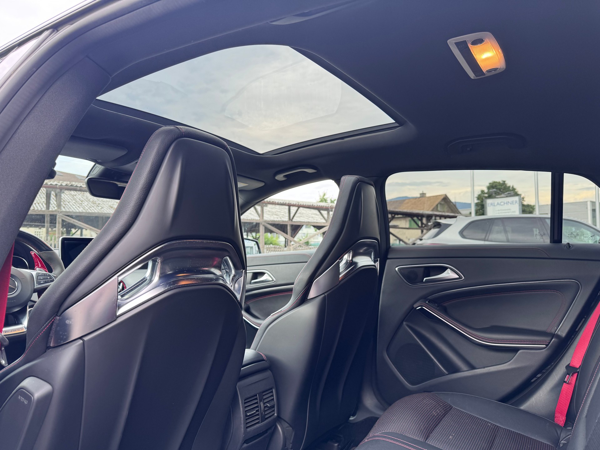 MERCEDES-BENZ CLA Shooting Brake 45 AMG 4Matic Speedshift-image-7