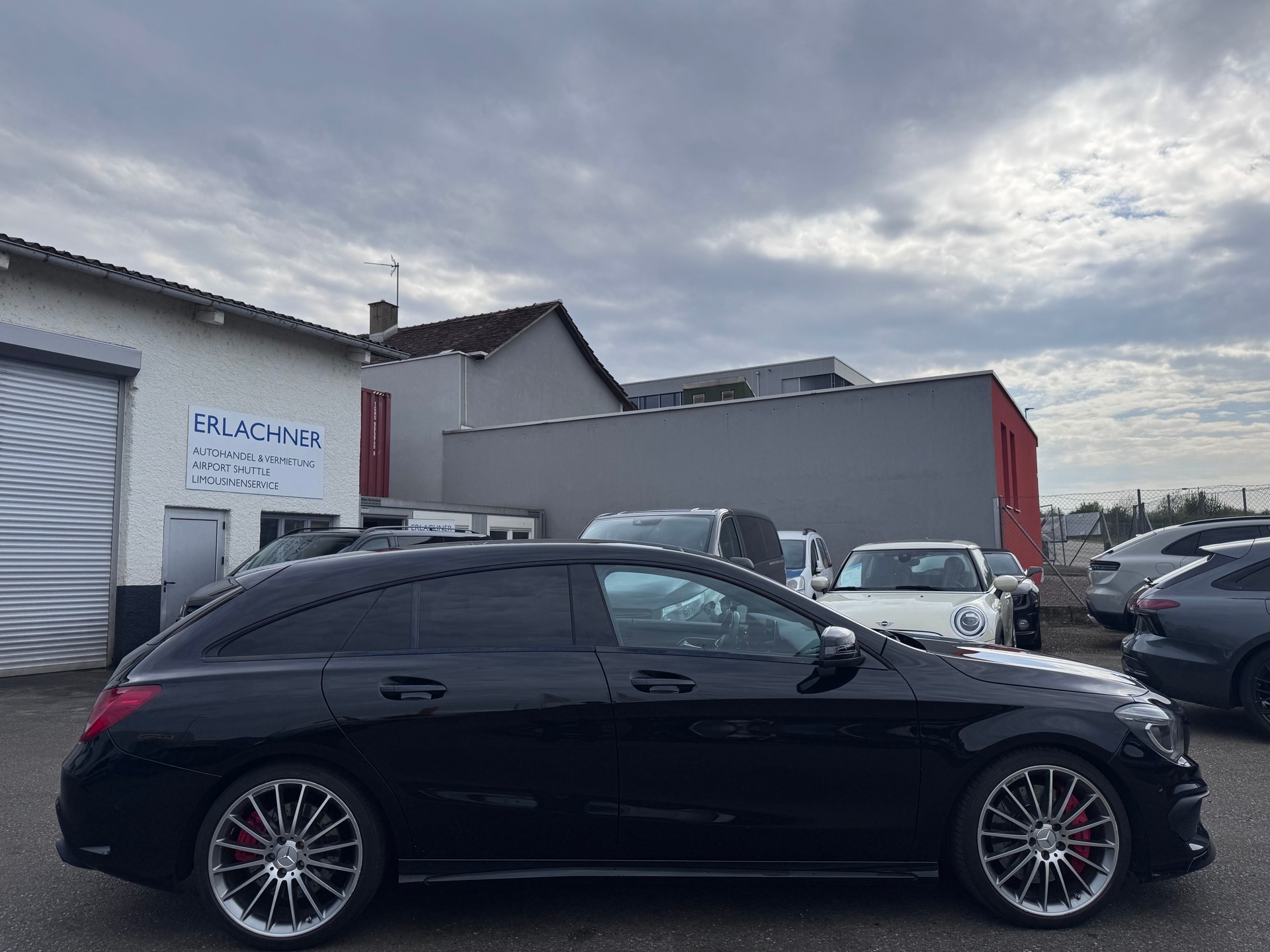 MERCEDES-BENZ CLA Shooting Brake 45 AMG 4Matic Speedshift-image-5