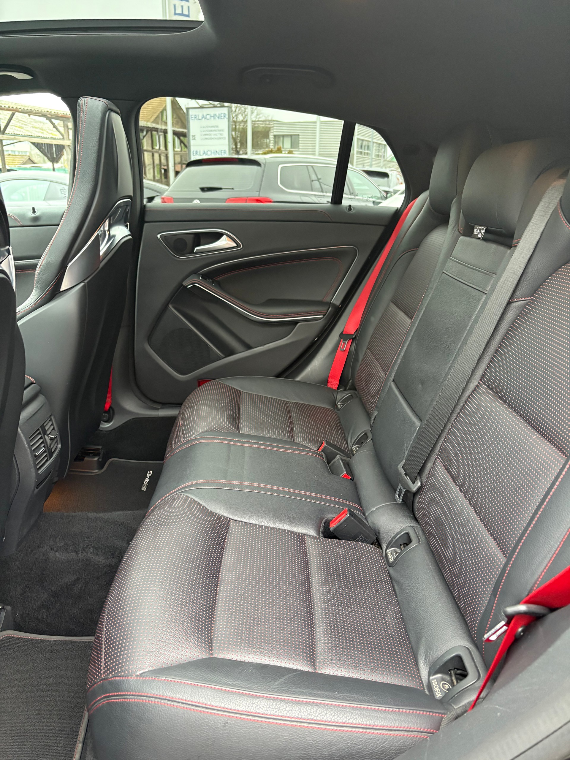 MERCEDES-BENZ CLA Shooting Brake 45 AMG 4Matic Speedshift-image-13