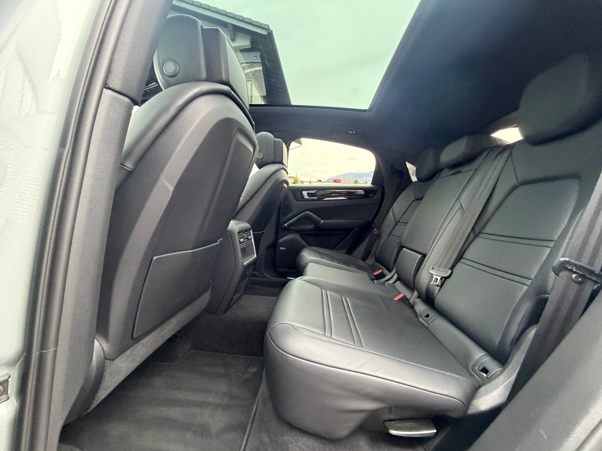PORSCHE Cayenne Coupé E-Hybrid-image-7