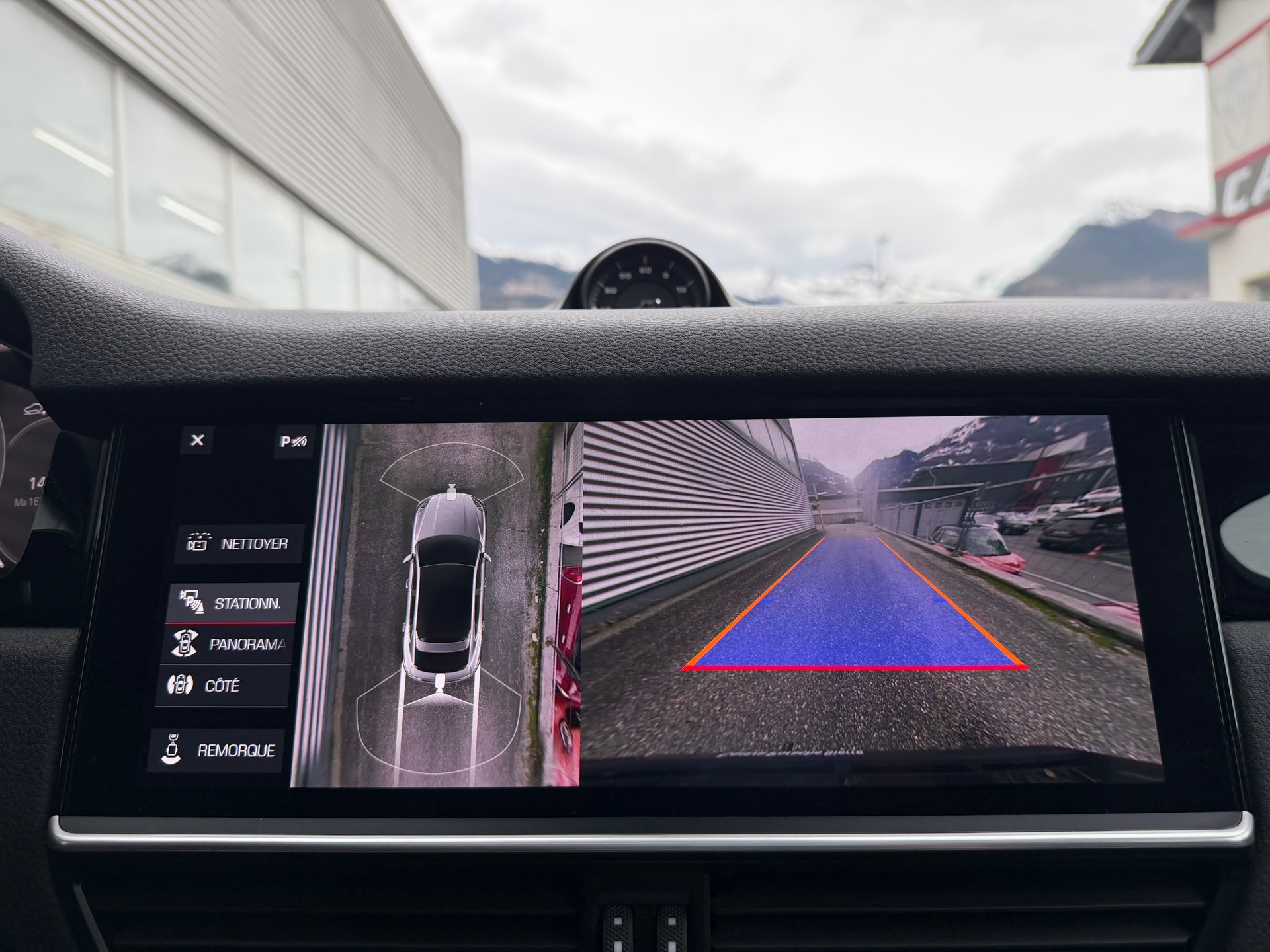 PORSCHE Cayenne Coupé E-Hybrid-image-12