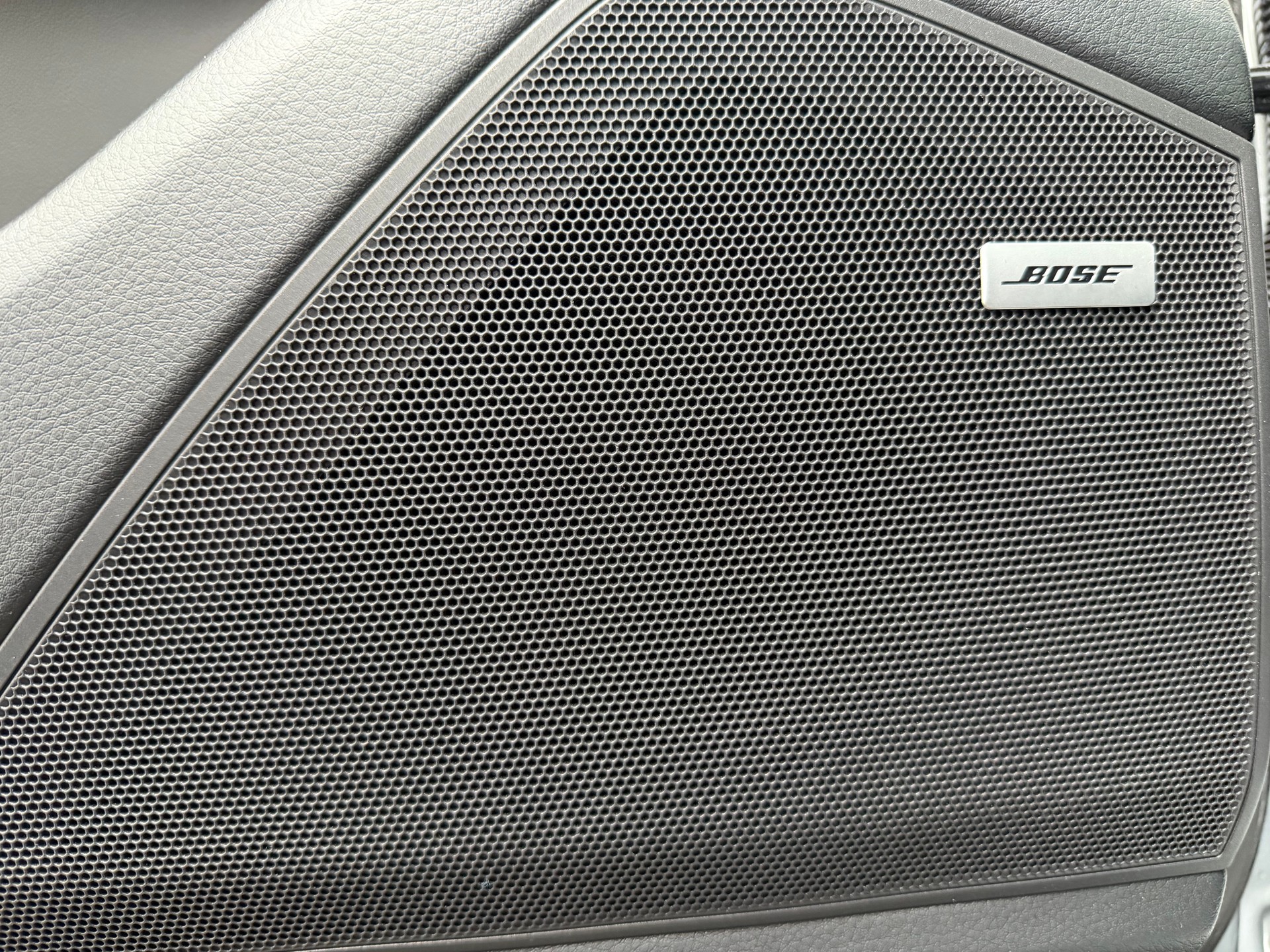 PORSCHE Cayenne Coupé E-Hybrid-image-11