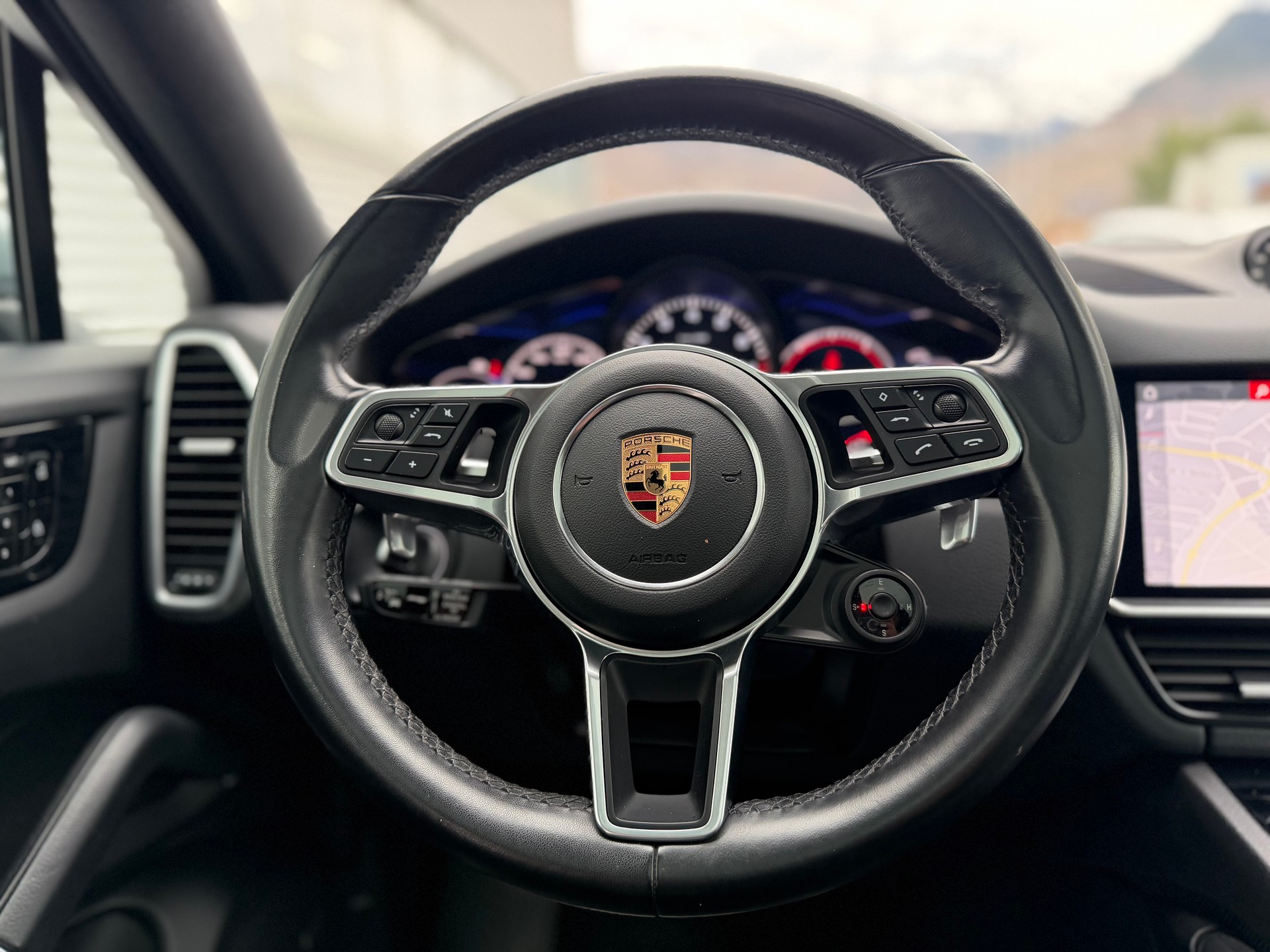 PORSCHE Cayenne Coupé E-Hybrid-image-9