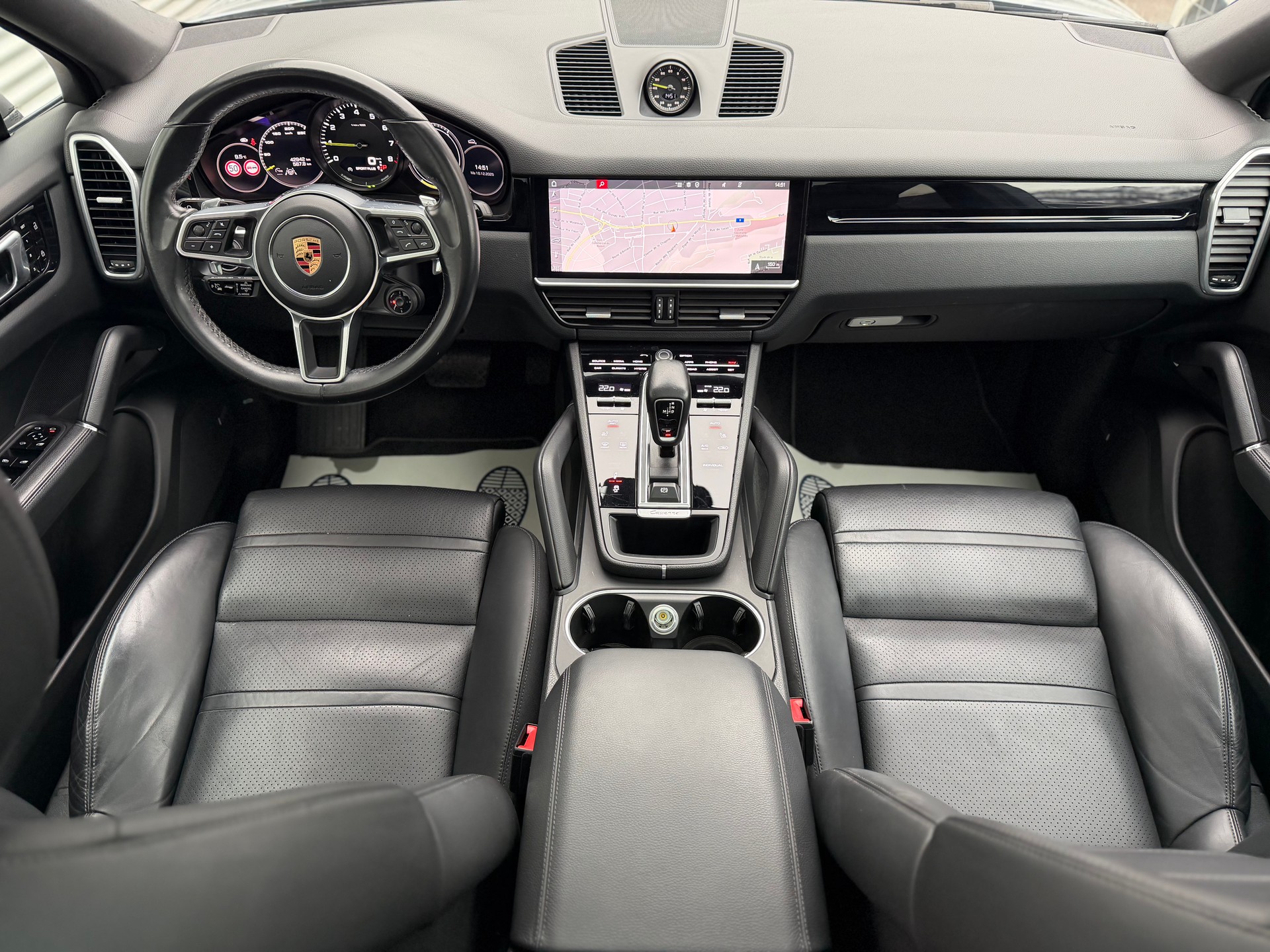PORSCHE Cayenne Coupé E-Hybrid-image-8