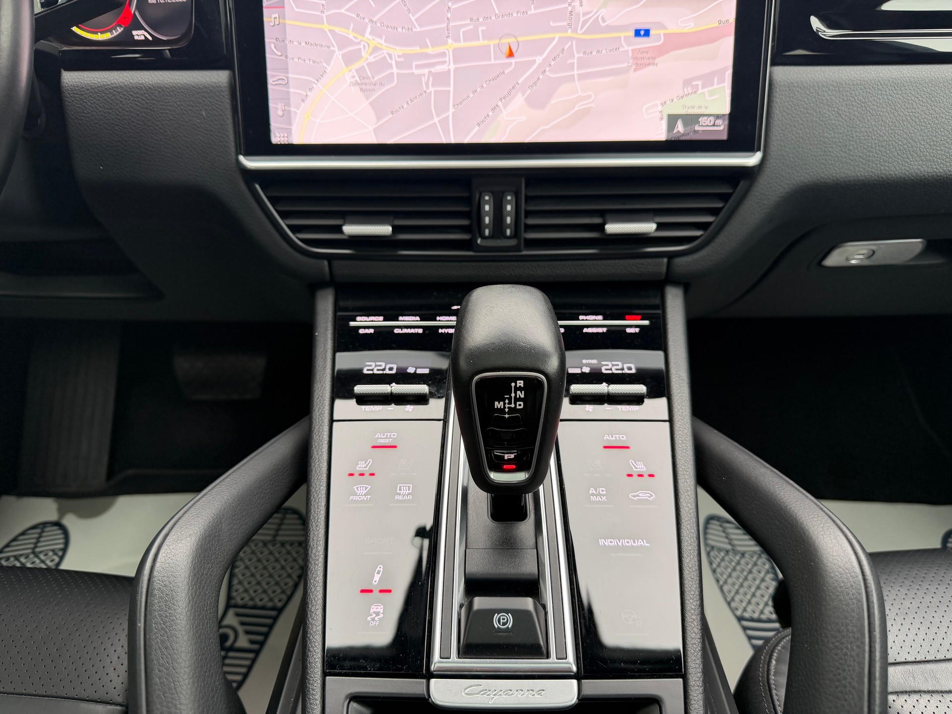 PORSCHE Cayenne Coupé E-Hybrid-image-10