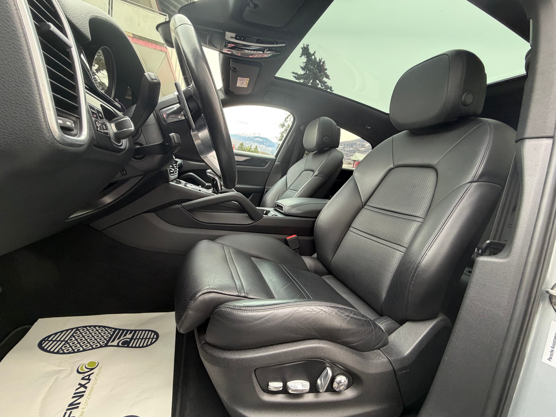 PORSCHE Cayenne Coupé E-Hybrid-image-6