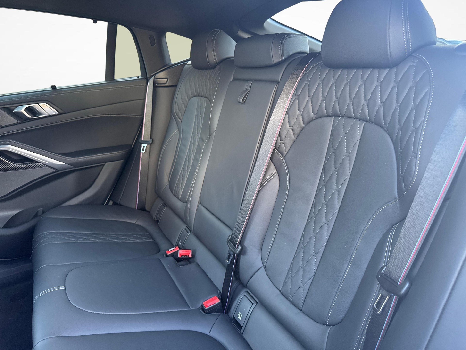 BMW X6 M60i-image-18