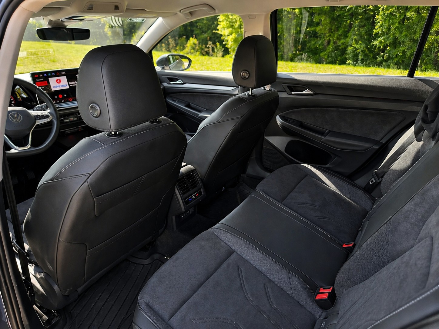 VW Golf Variant 2.0 TDI Style DSG-image-9