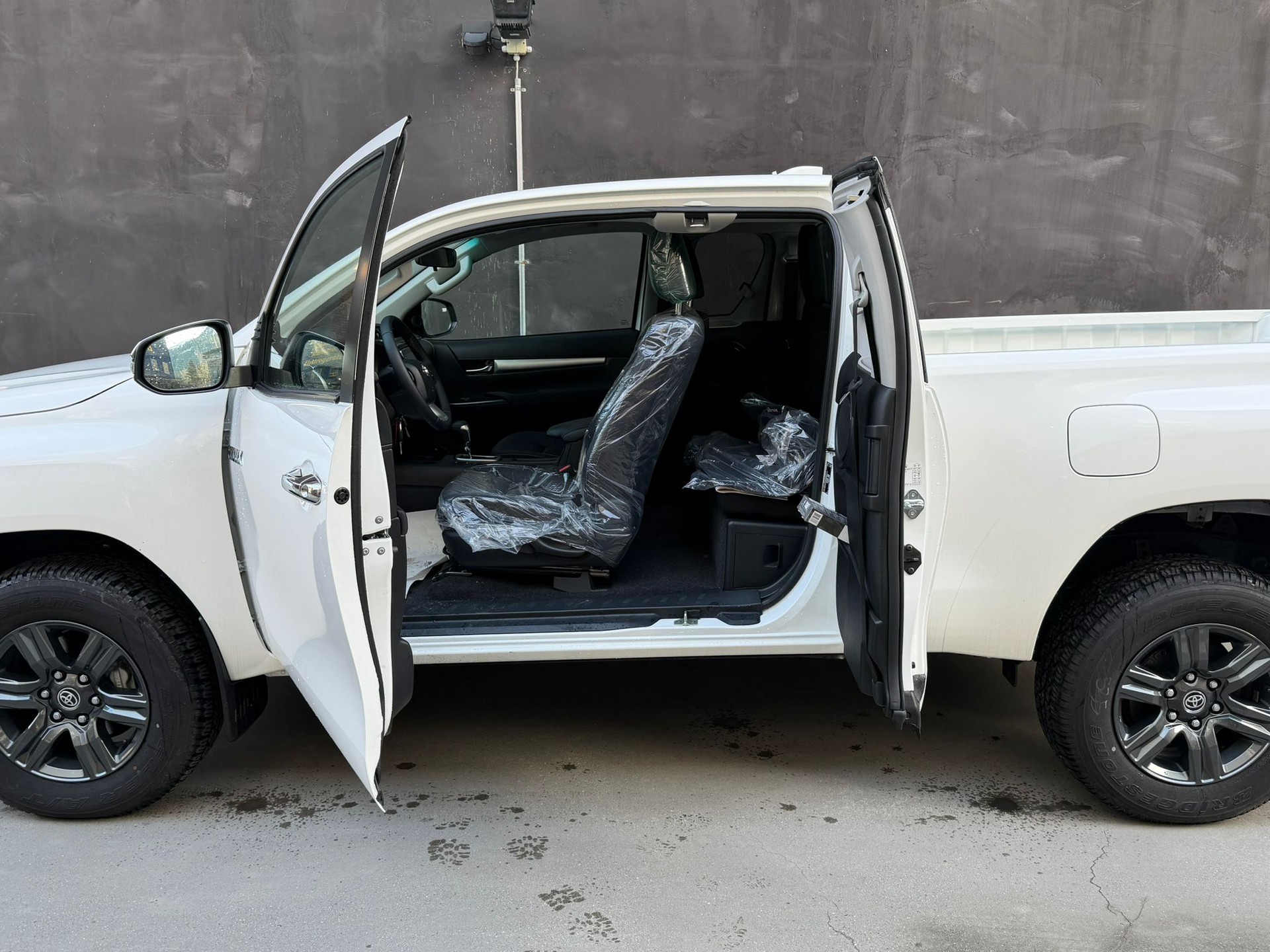 TOYOTA Hilux 2.8D-4D Style Extra Cab 4x4 A-image-3