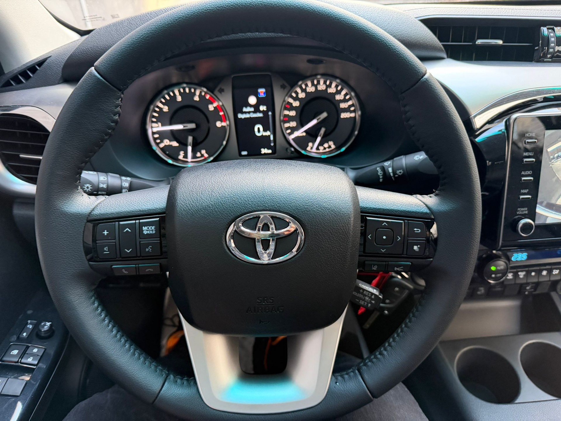 TOYOTA Hilux 2.8D-4D Style Extra Cab 4x4 A-image-11