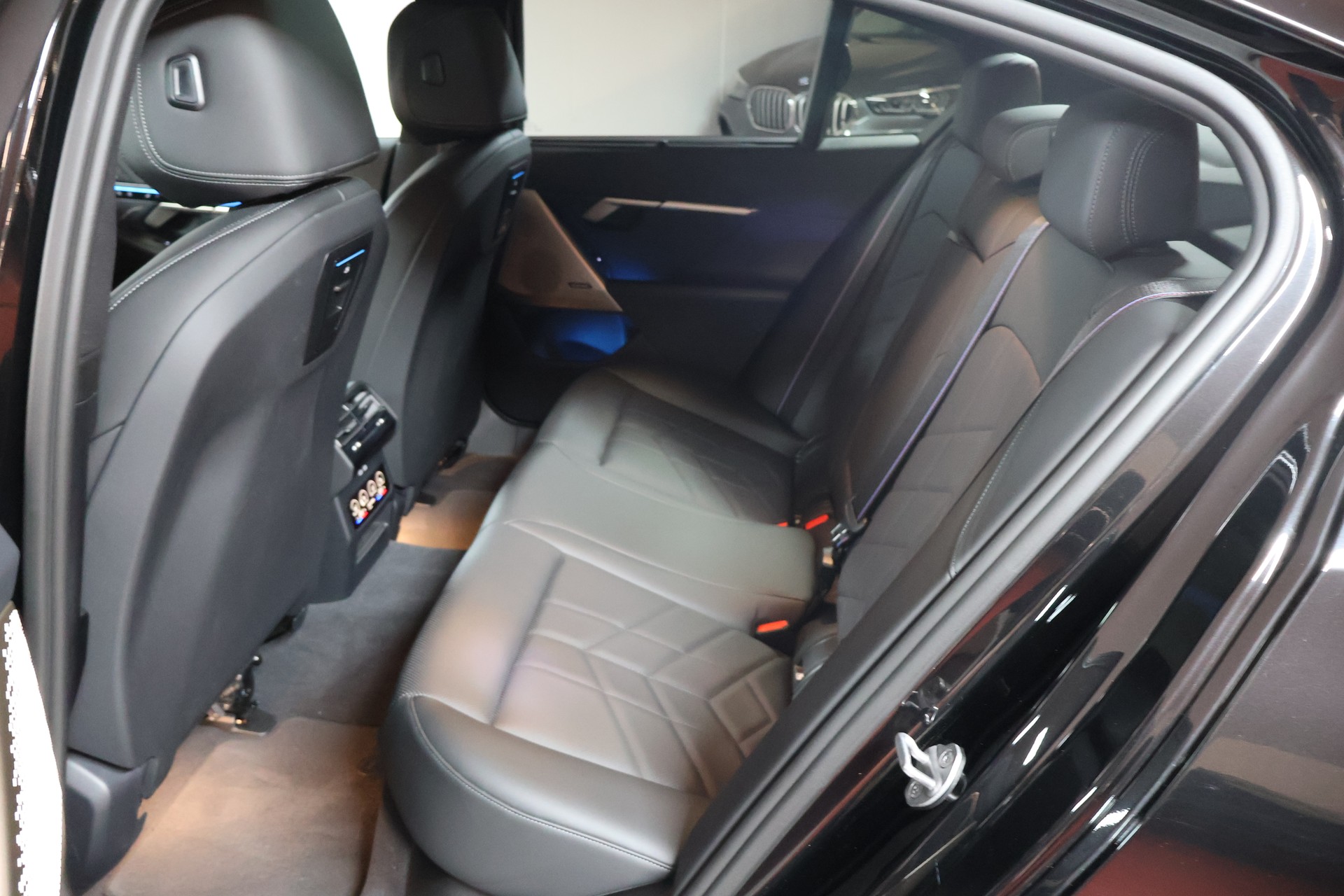 BMW i5 M60 xDrive M Sport Pro-image-17