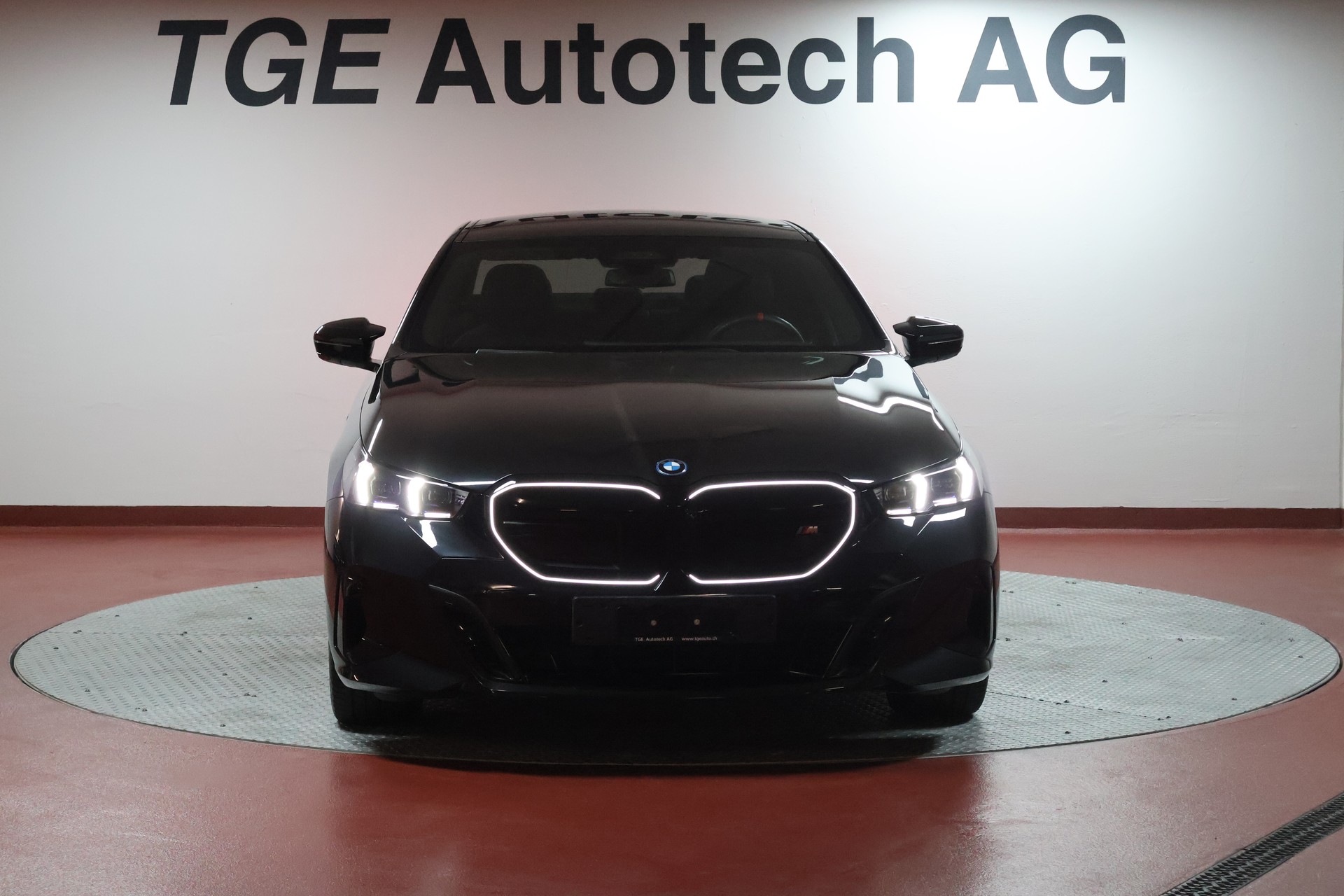 BMW i5 M60 xDrive M Sport Pro-showroom-element-1
