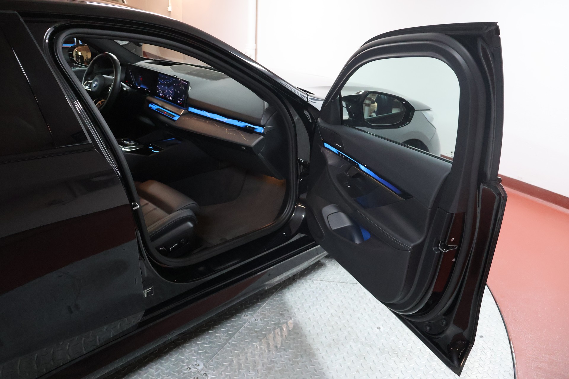 BMW i5 M60 xDrive M Sport Pro-image-13