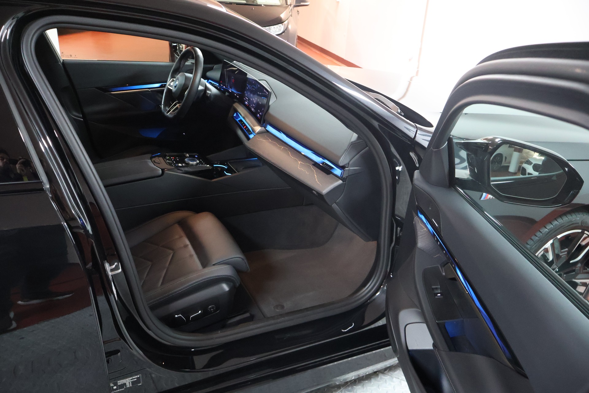 BMW i5 M60 xDrive M Sport Pro-image-12