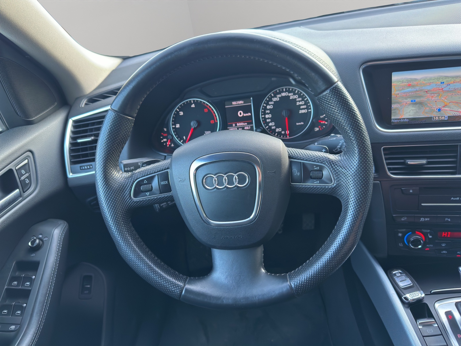 AUDI Q5 3.0 TDI quattro S-tronic-image-17
