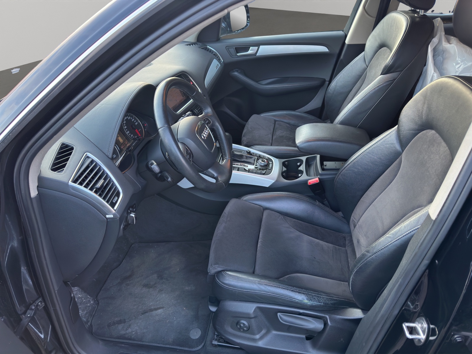 AUDI Q5 3.0 TDI quattro S-tronic-image-10