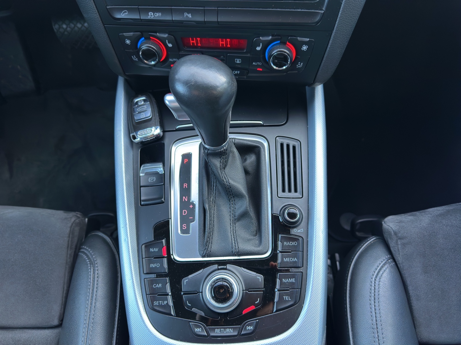 AUDI Q5 3.0 TDI quattro S-tronic-image-18