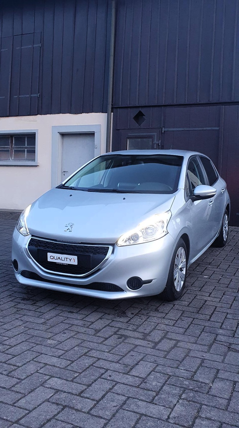 PEUGEOT 208 1.4 e-HDi Active EGS5-image-0
