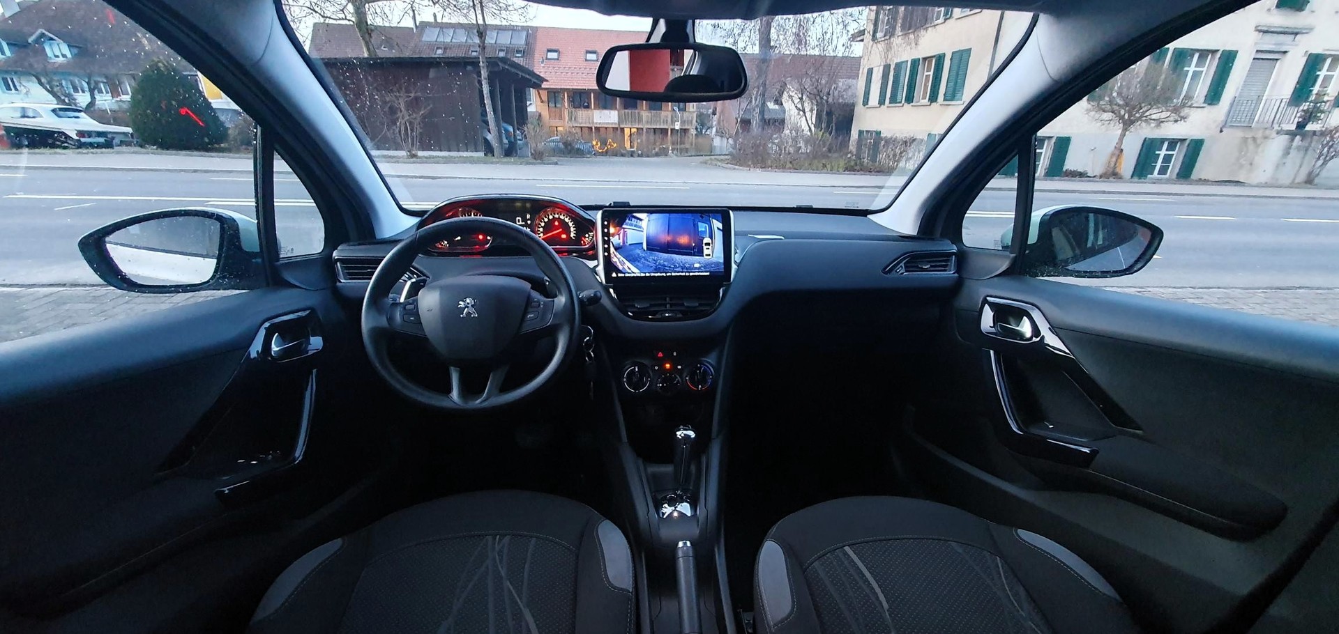 PEUGEOT 208 1.4 e-HDi Active EGS5-image-11
