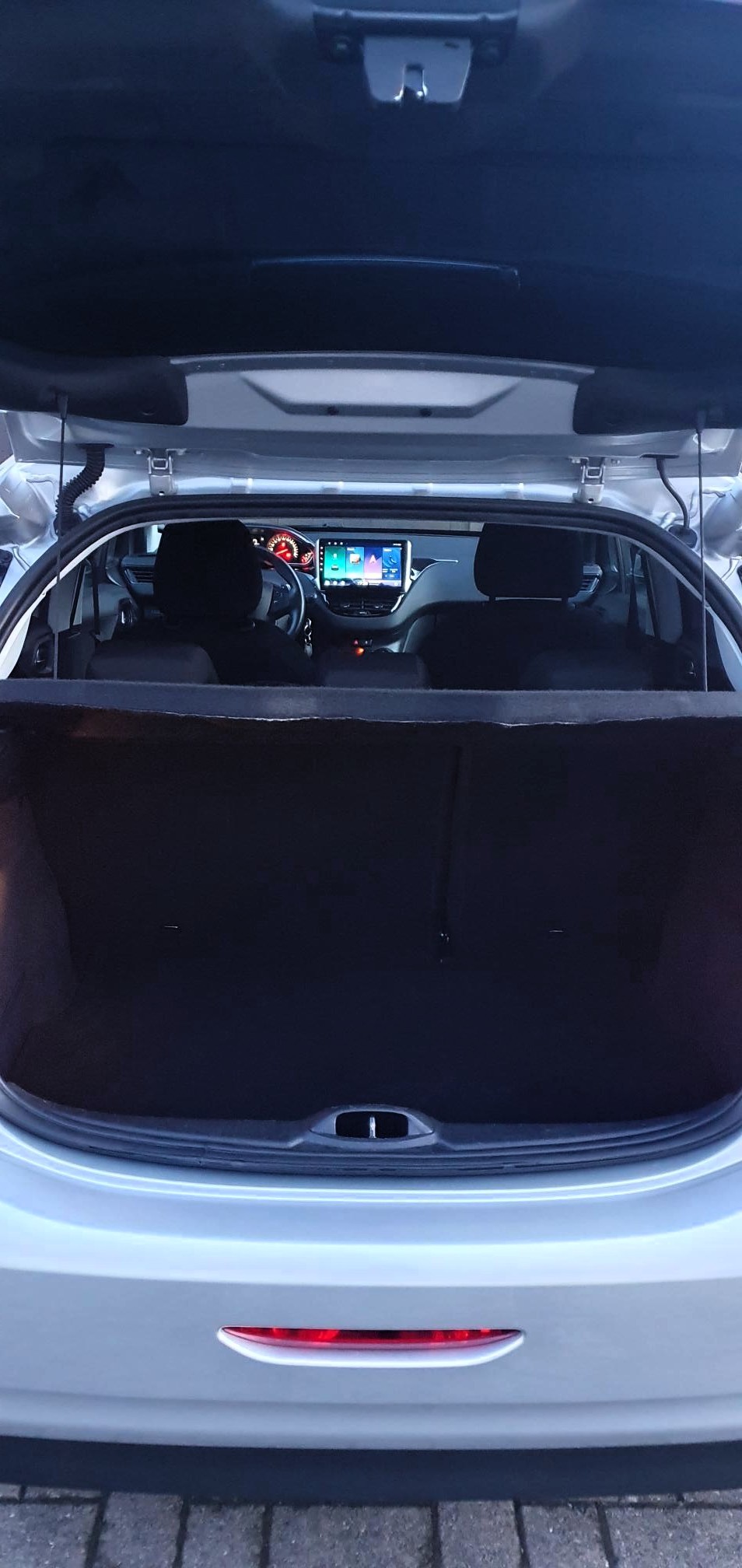 PEUGEOT 208 1.4 e-HDi Active EGS5-image-6