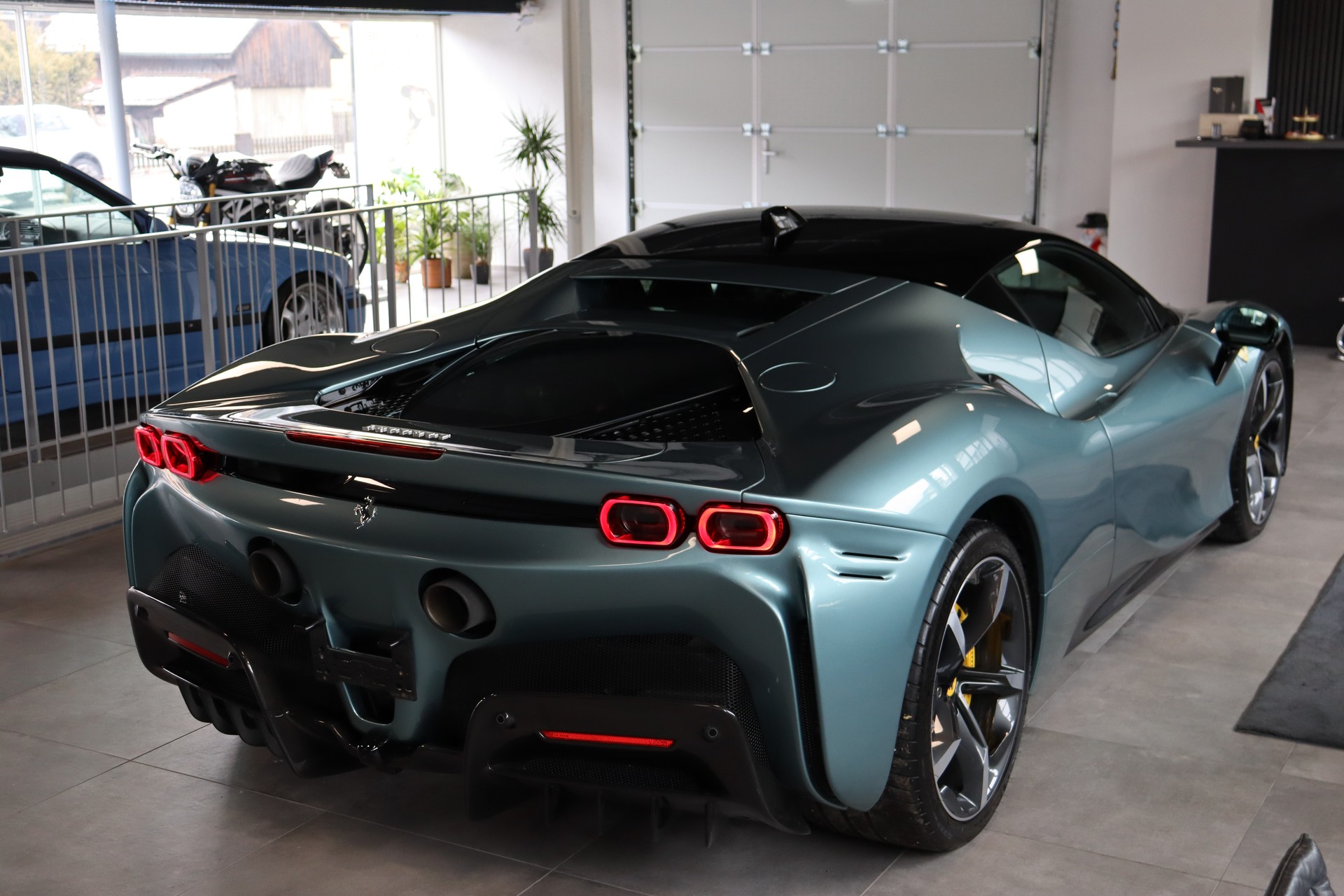 FERRARI SF90 Stradale-showroom-element-3