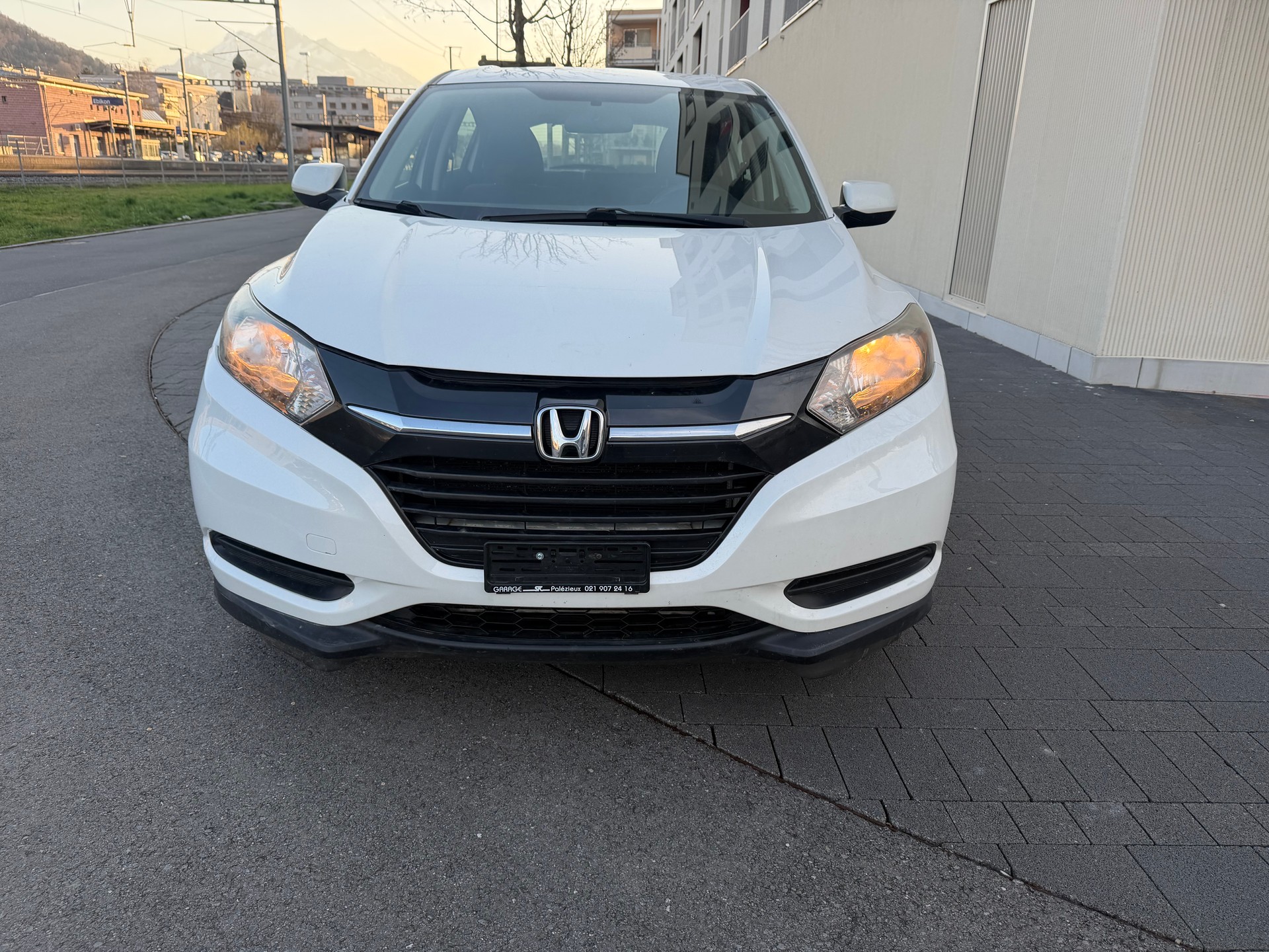 HONDA HR-V-image-1