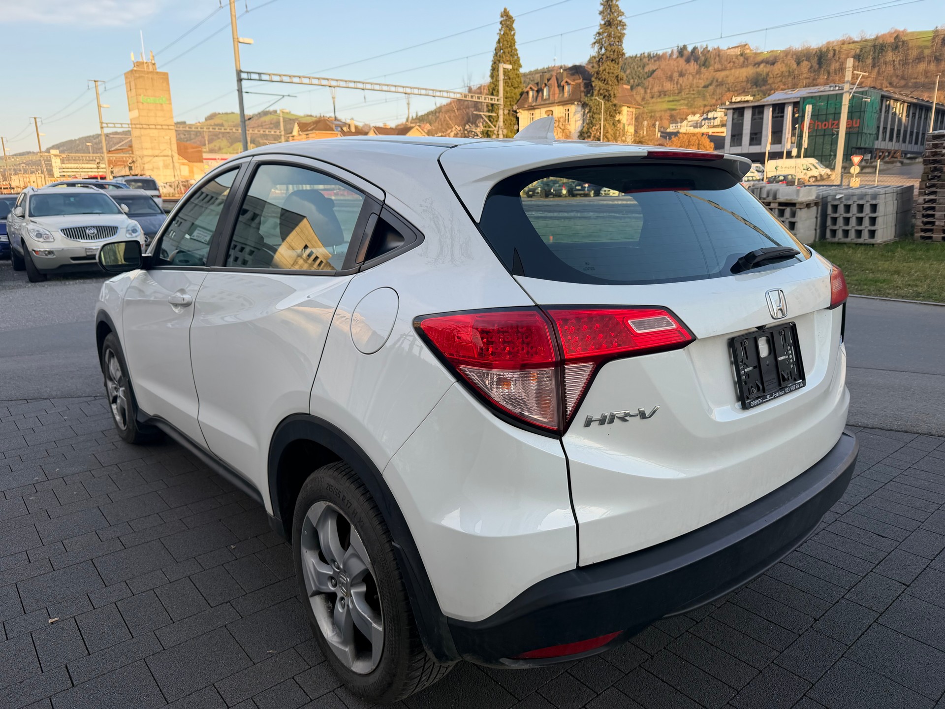 HONDA HR-V-image-11