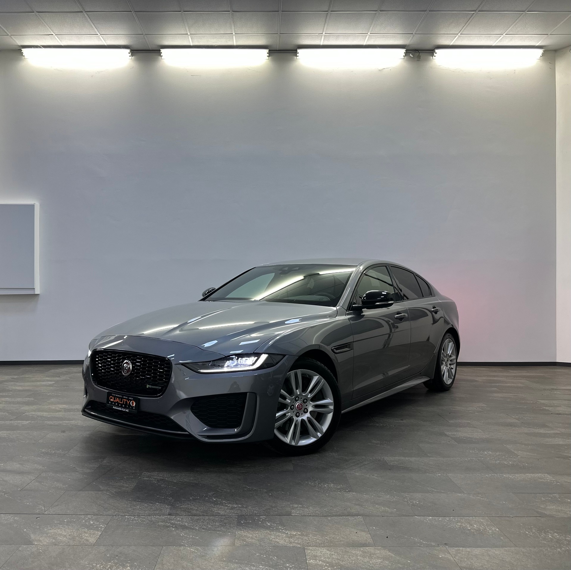 JAGUAR XE 30t 2.0 R-Sport AWD Automatic