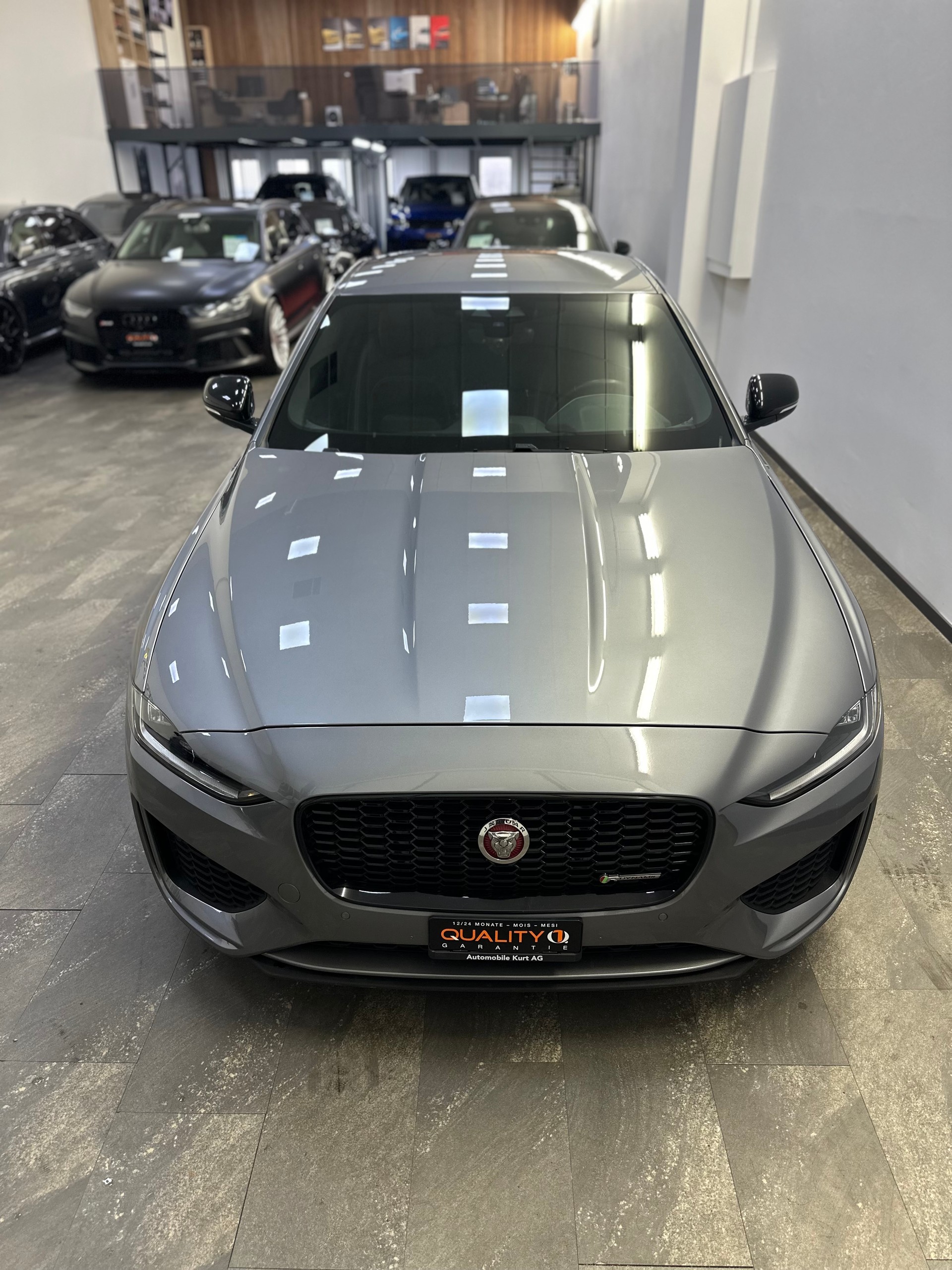 JAGUAR XE 30t 2.0 R-Sport AWD Automatic-image-12
