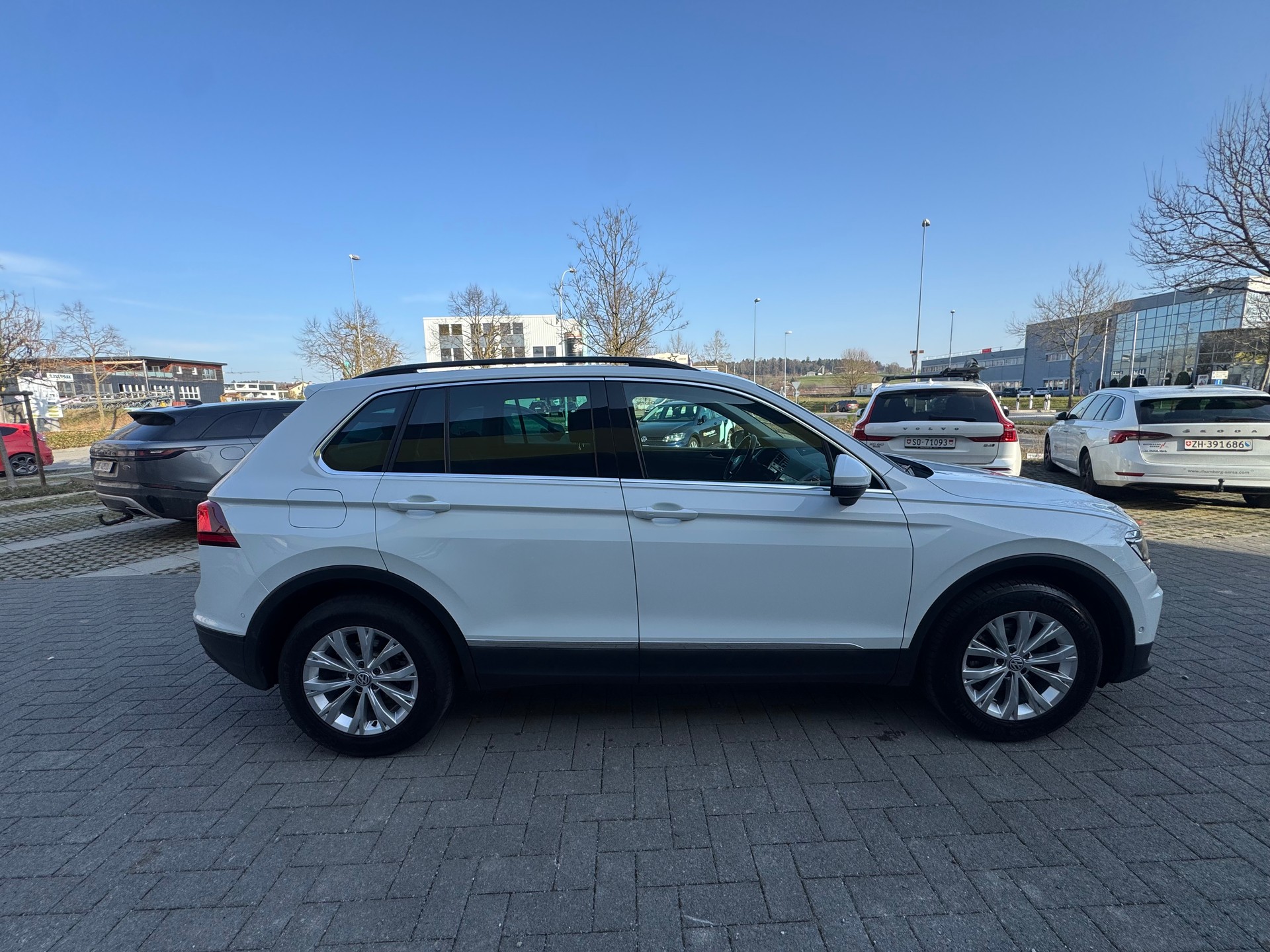 VW Tiguan 2.0 TDI SCR Comfortline 4Motion DSG-image-2