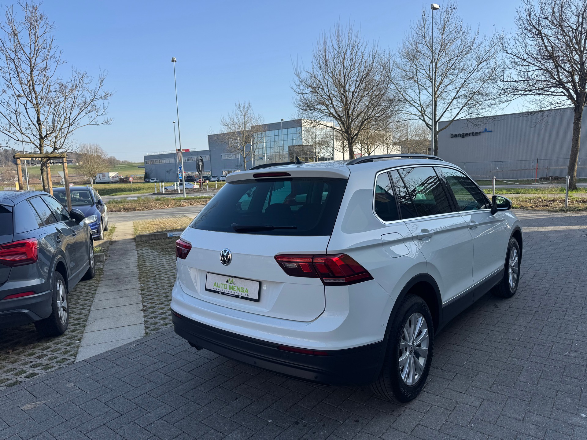VW Tiguan 2.0 TDI SCR Comfortline 4Motion DSG-image-3