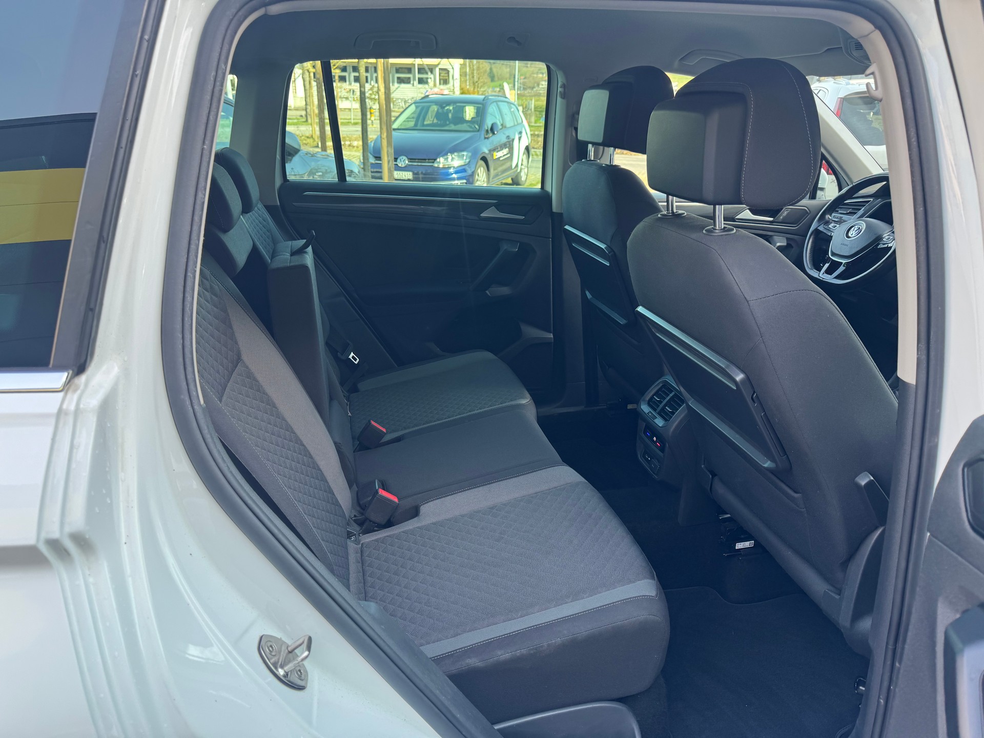 VW Tiguan 2.0 TDI SCR Comfortline 4Motion DSG-image-10