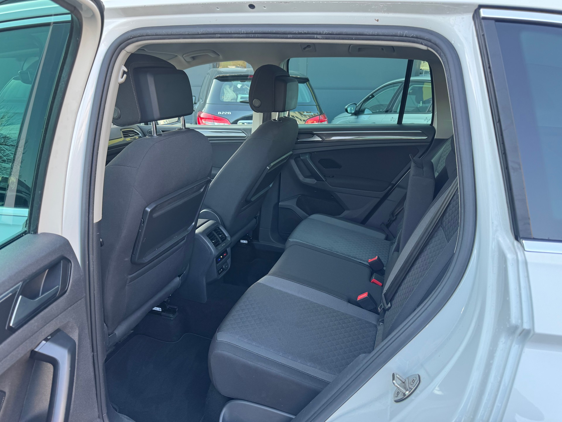VW Tiguan 2.0 TDI SCR Comfortline 4Motion DSG-image-8