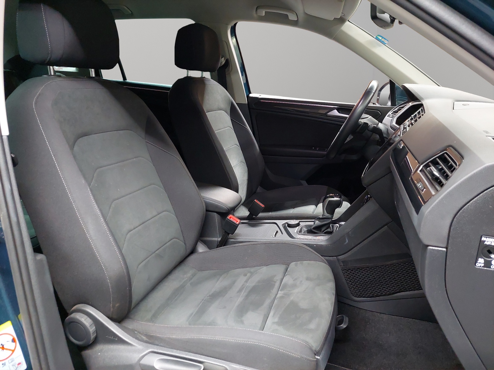 VW Tiguan 2.0 TDI SCR Elegance 4Motion DSG-image-8