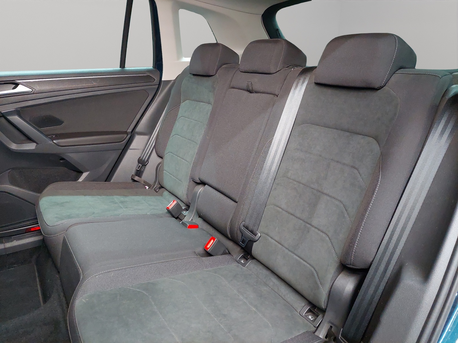VW Tiguan 2.0 TDI SCR Elegance 4Motion DSG-image-7