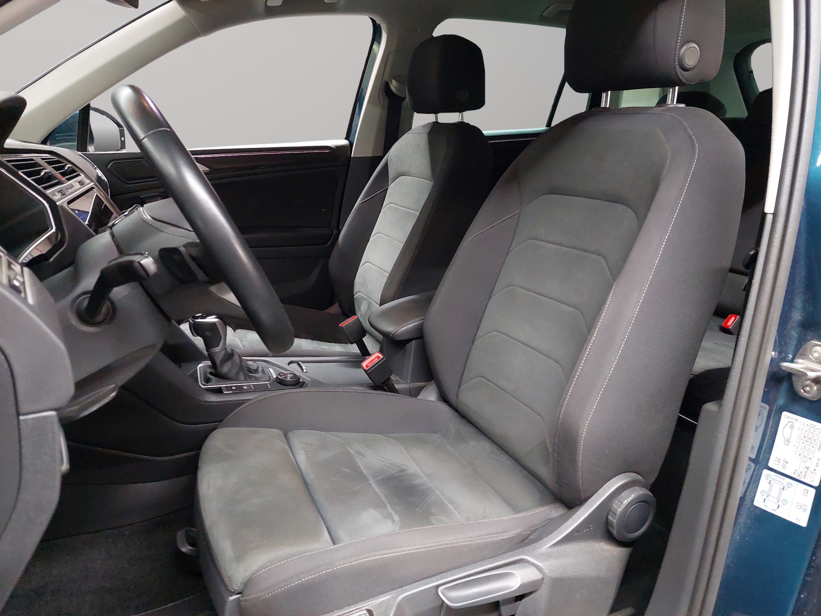 VW Tiguan 2.0 TDI SCR Elegance 4Motion DSG-image-5