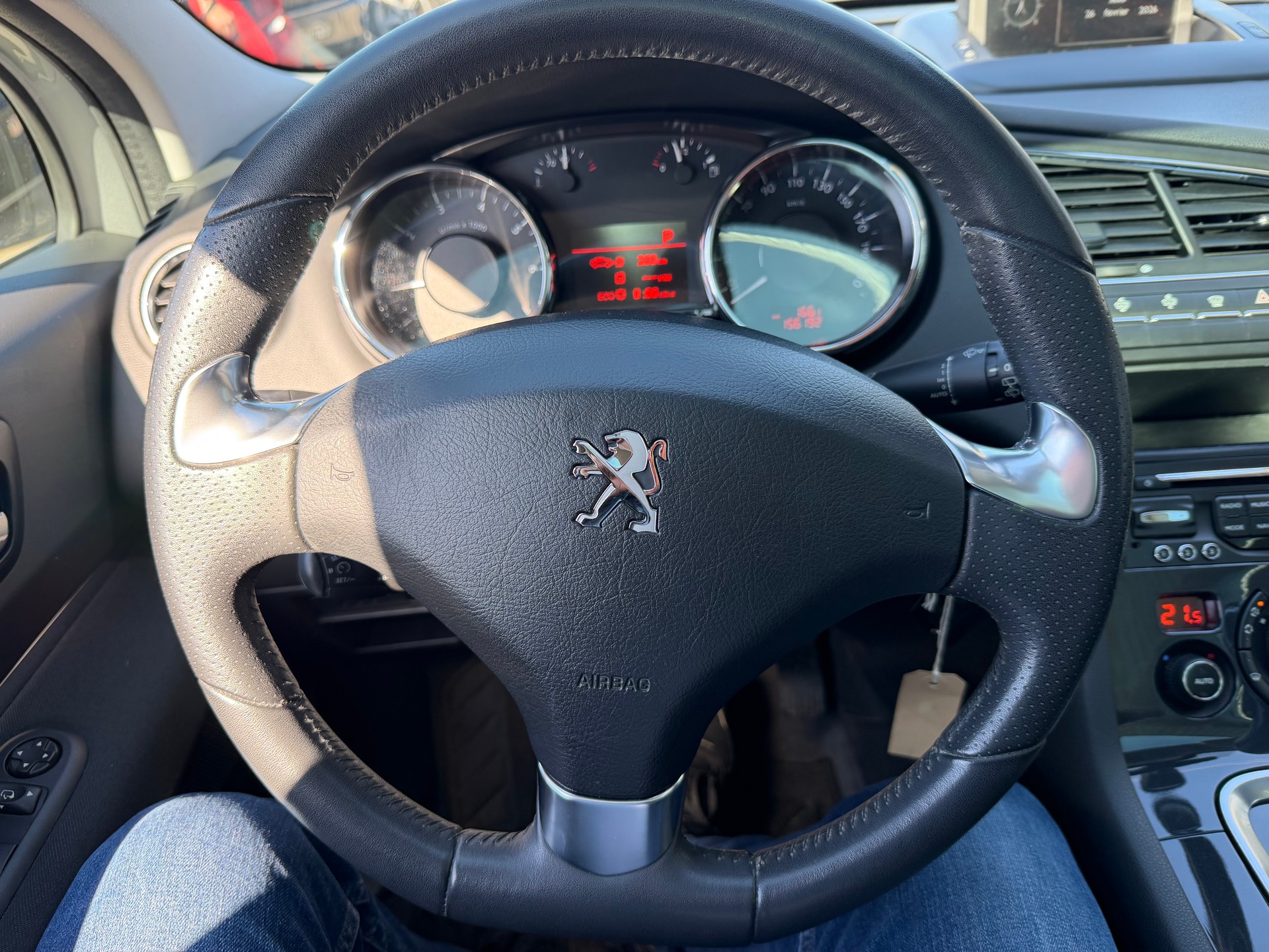 PEUGEOT 5008 1.6 THP Sensation Tiptronic-image-8
