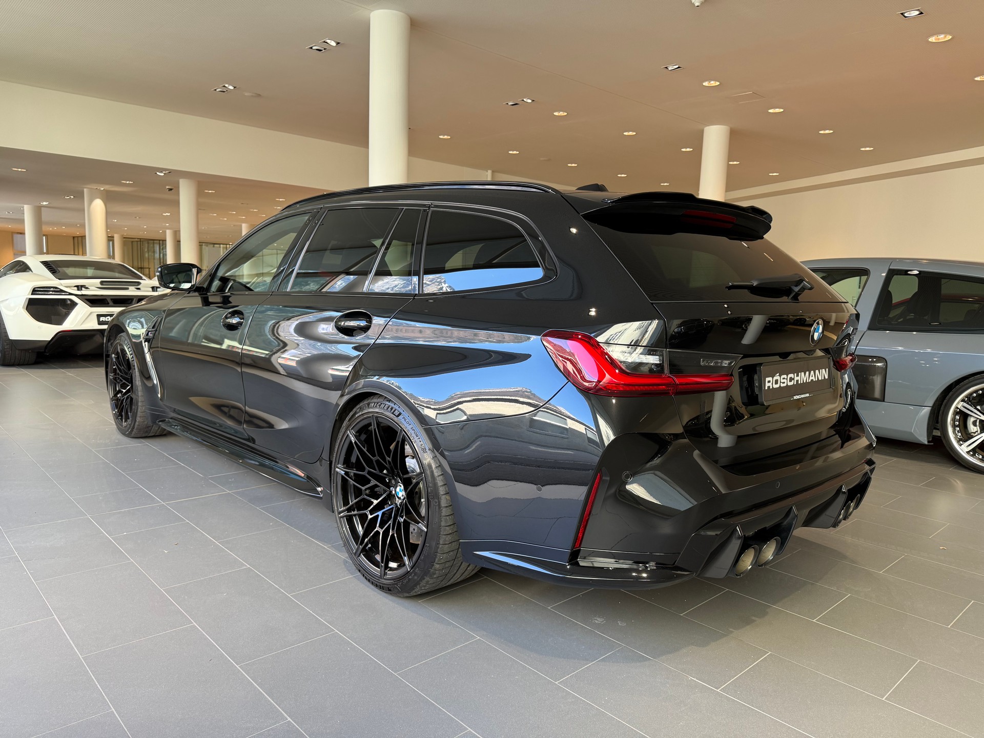 BMW M3 Touring xDrive Competition M-showroom-element-2
