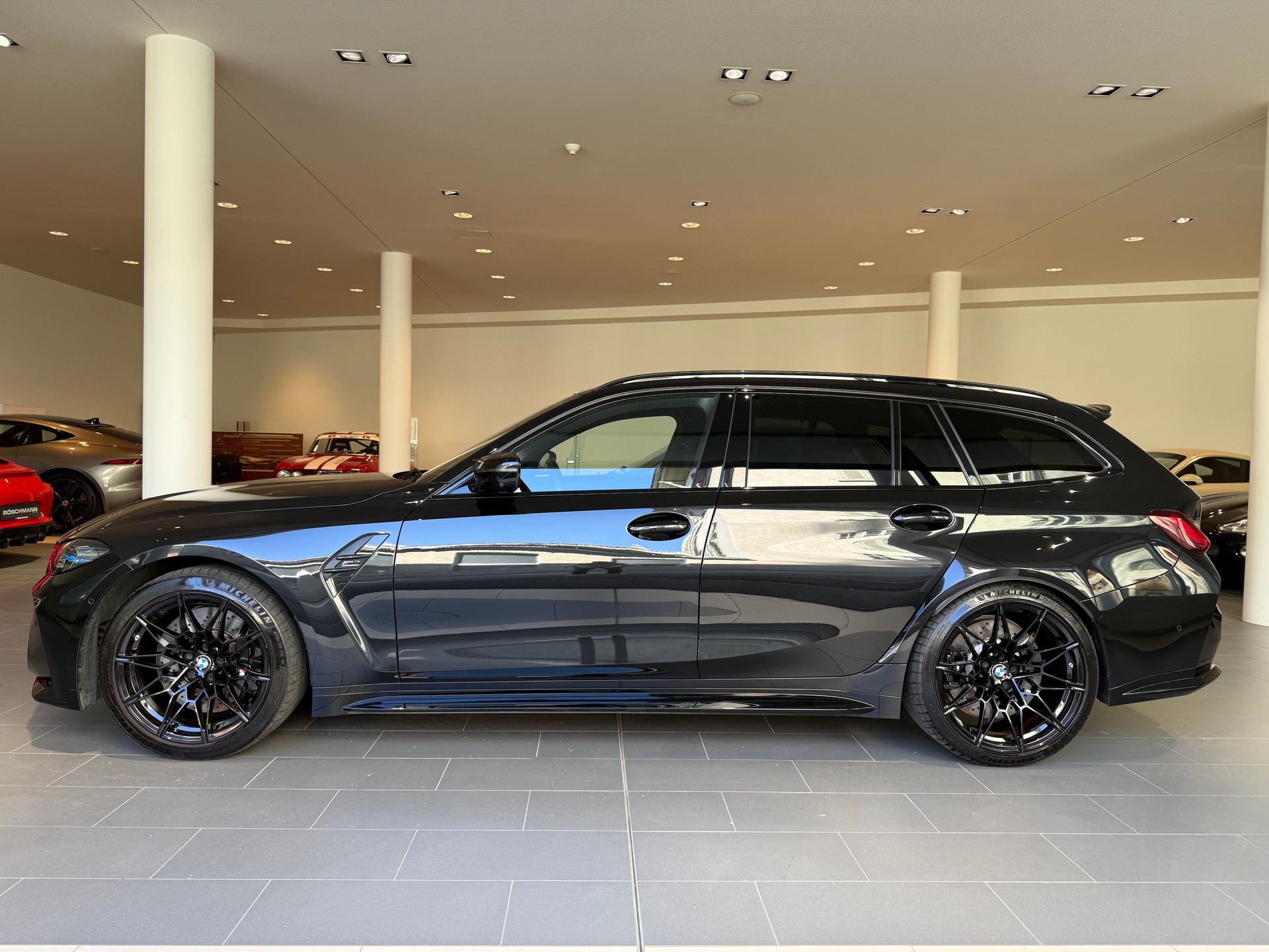 BMW M3 Touring xDrive Competition M-showroom-element-1