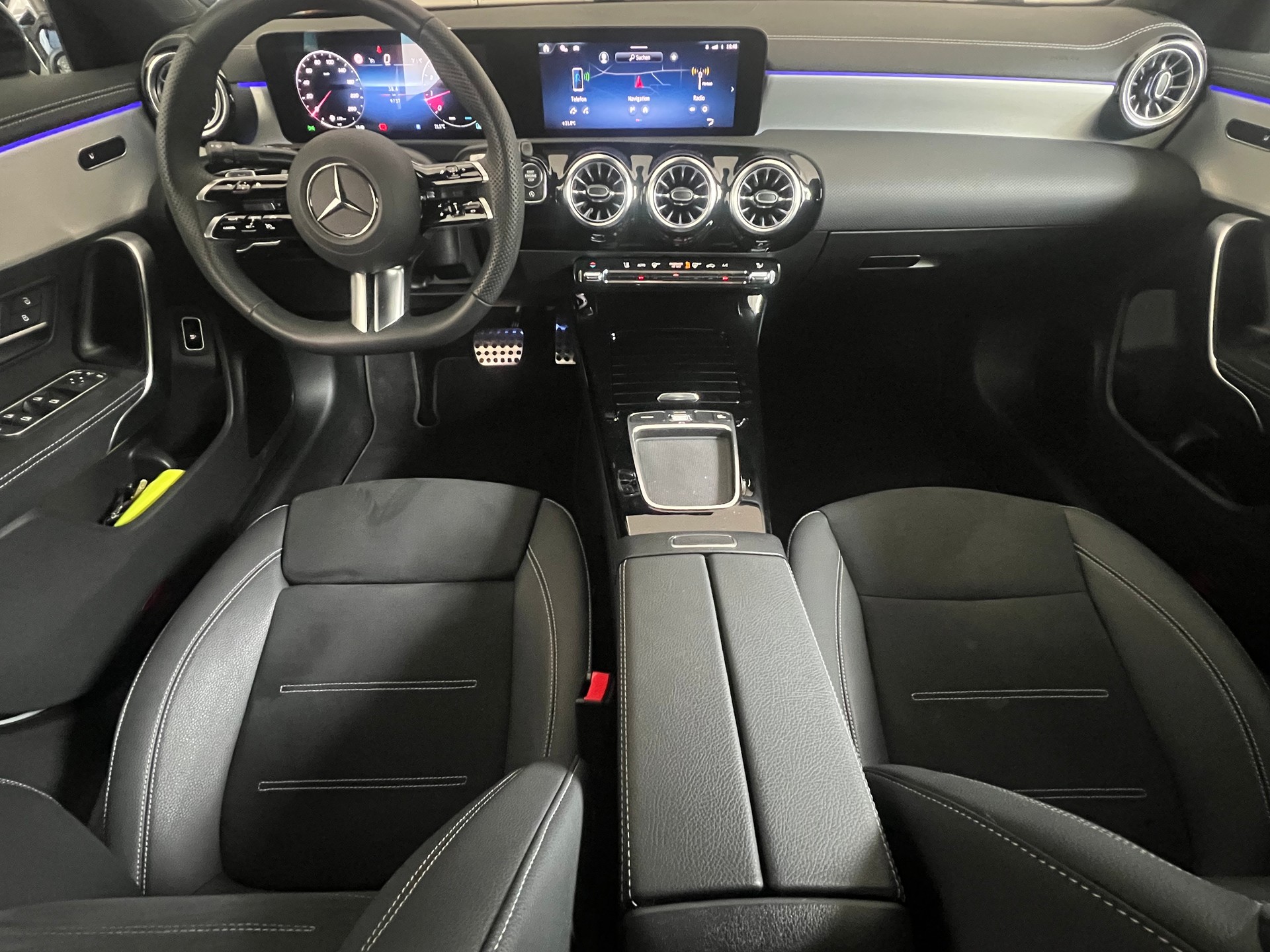 MERCEDES-BENZ CLA250 4M AMG Edition-image-10