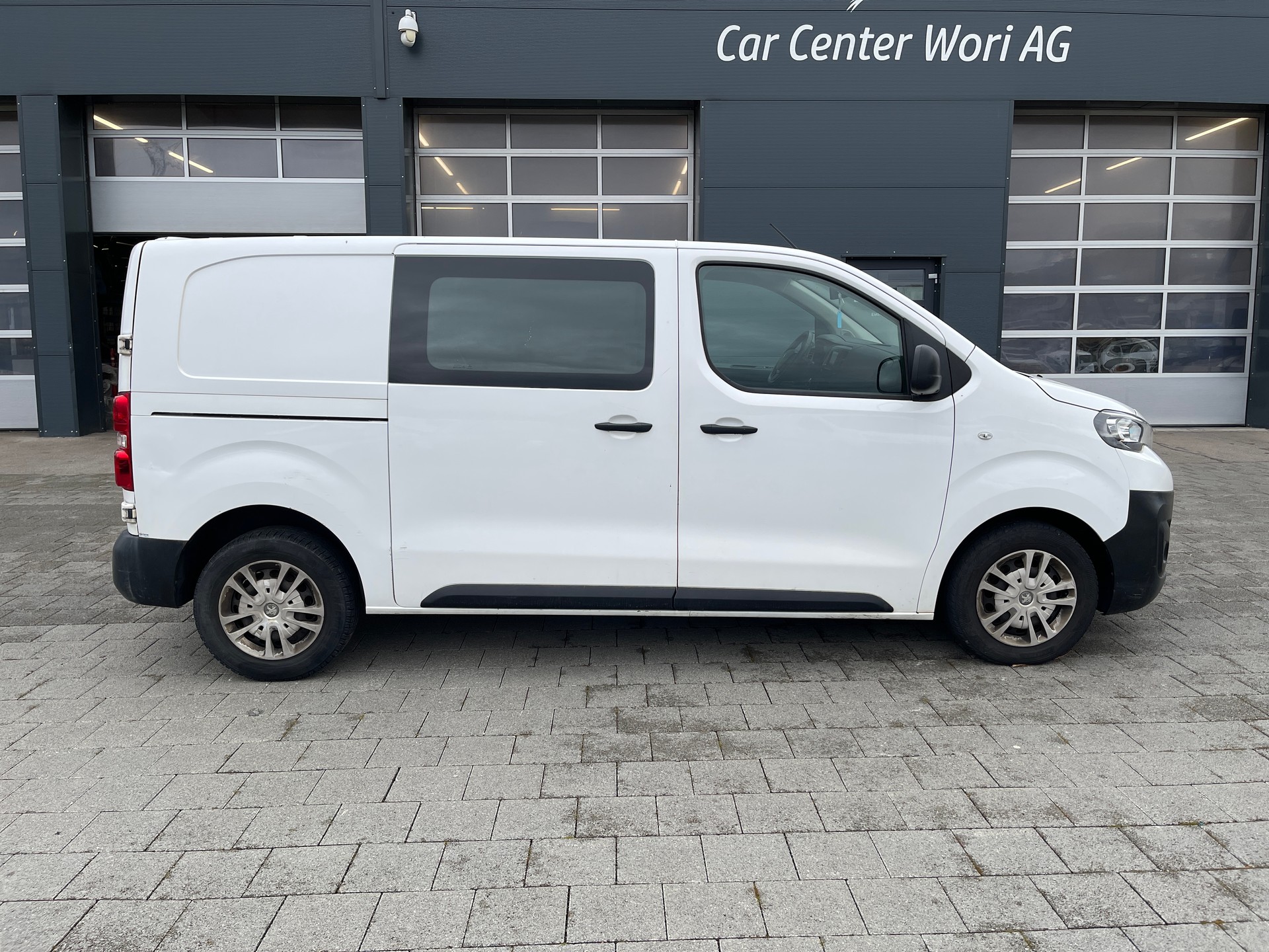 PEUGEOT Expert 2.0 BlueHDi 120 S&S Allure Standard-image-4