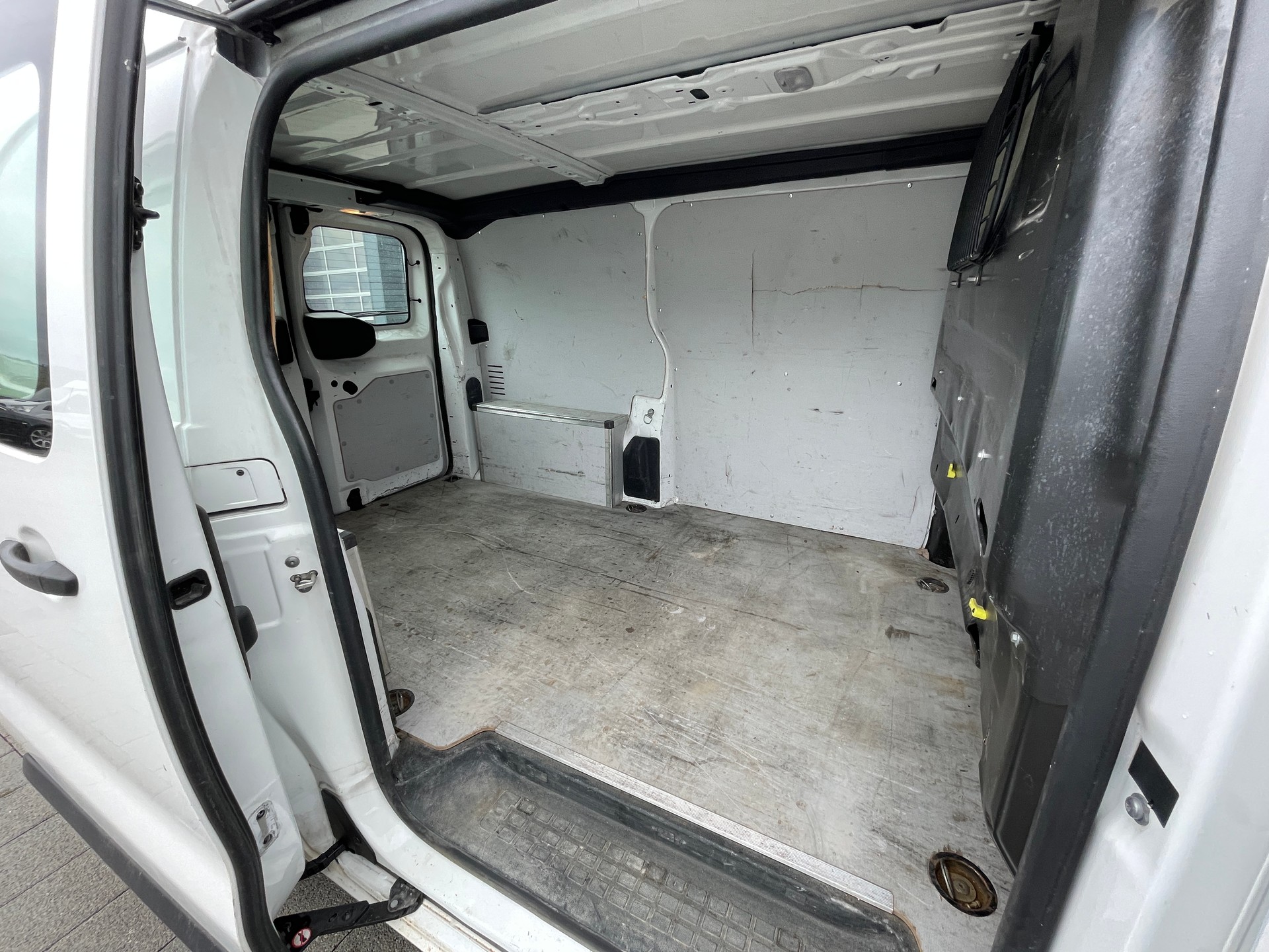 PEUGEOT Expert 2.0 BlueHDi 120 S&S Allure Standard-image-11