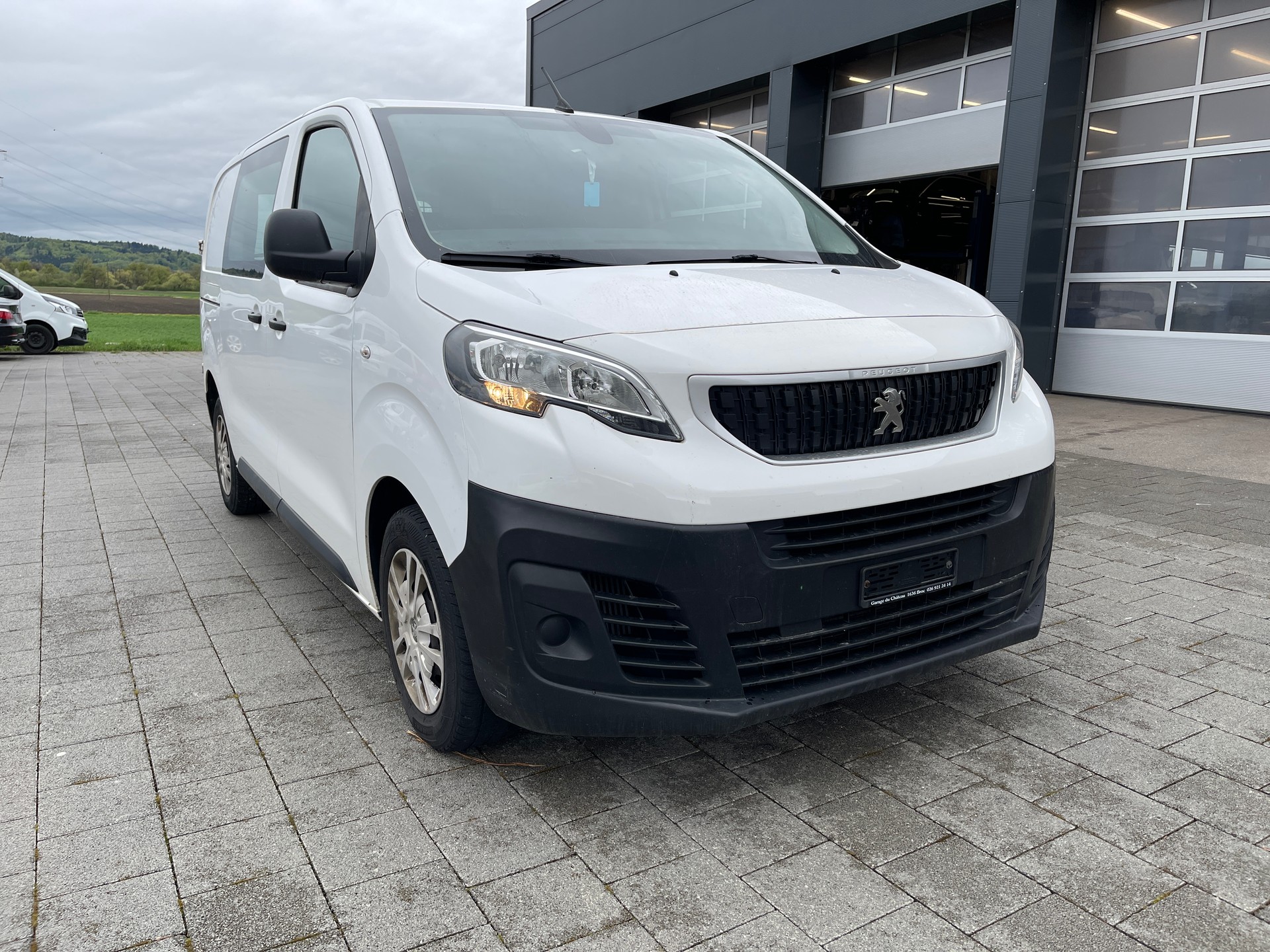 PEUGEOT Expert 2.0 BlueHDi 120 S&S Allure Standard-image-7