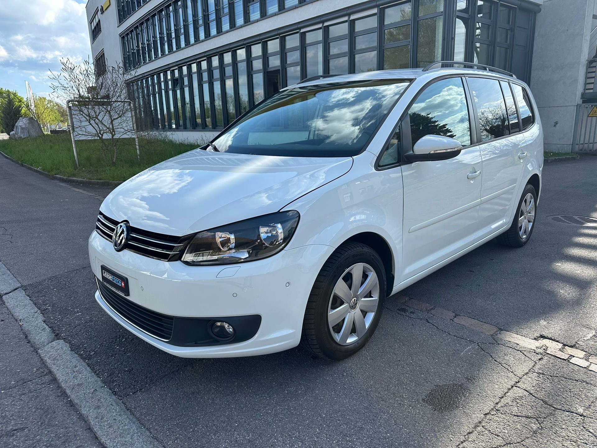 VW Touran 1.4 TSI Comfortline DSG-image-1