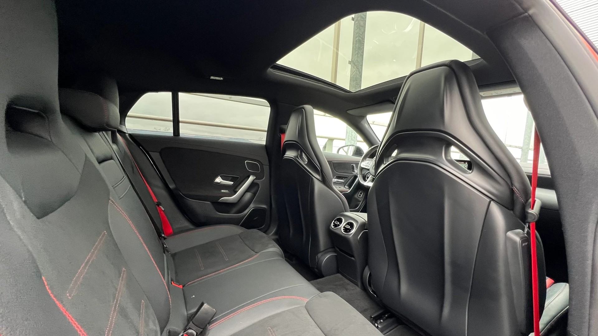 MERCEDES-BENZ CLA SHOOTING BRAKE 35 AMG NIGHT 4MATIC 7G-DCT l 306 PS-image-27