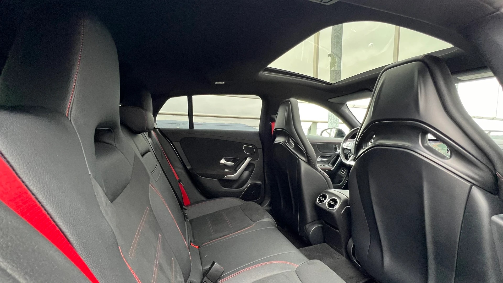 MERCEDES-BENZ CLA SHOOTING BRAKE 35 AMG NIGHT 4MATIC 7G-DCT l 306 PS-image-25