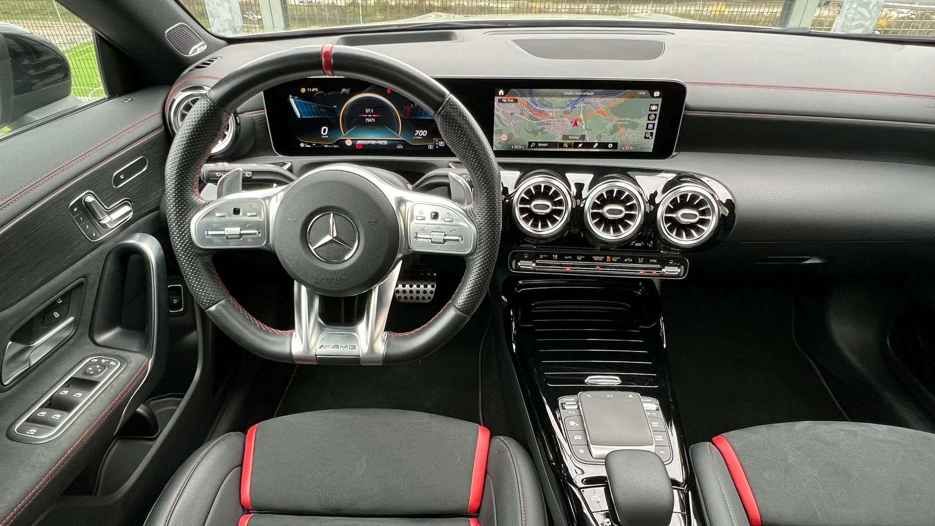 MERCEDES-BENZ CLA SHOOTING BRAKE 35 AMG NIGHT 4MATIC 7G-DCT l 306 PS-image-19