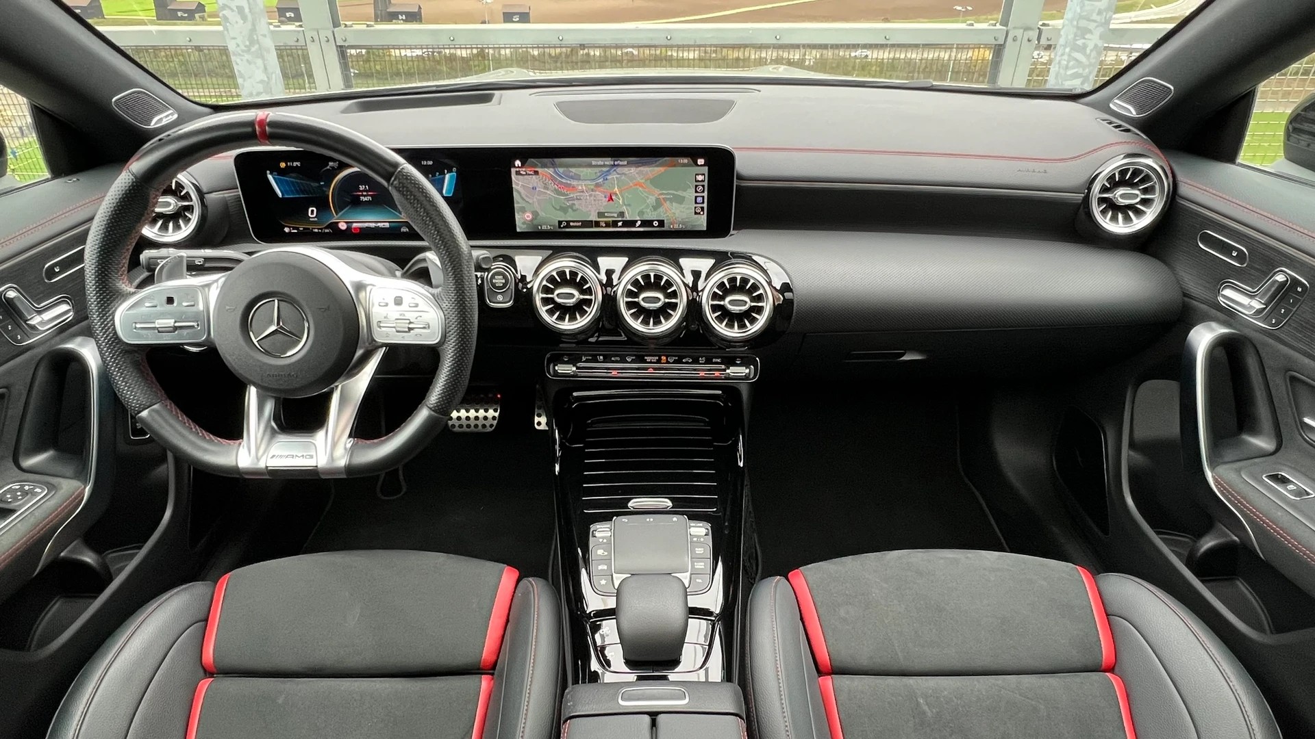 MERCEDES-BENZ CLA SHOOTING BRAKE 35 AMG NIGHT 4MATIC 7G-DCT l 306 PS-image-18