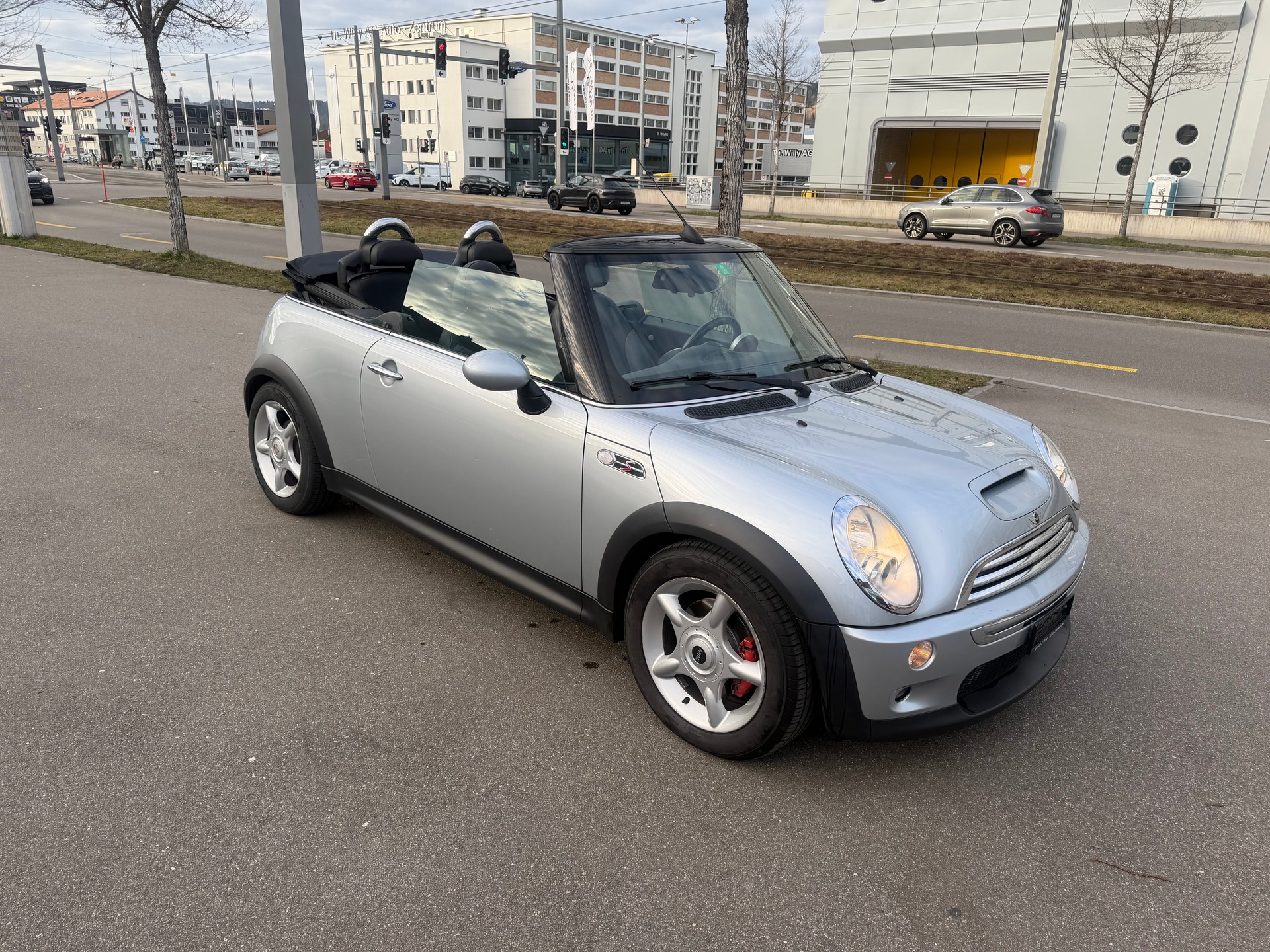 MINI Cooper S Cabriolet-image-2